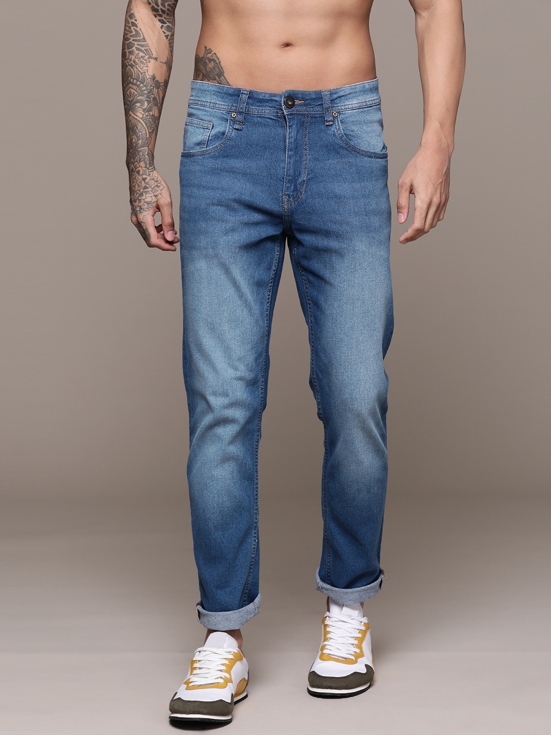 

The Roadster Lifestyle Co. Men Slim Fit Light Fade Stretchable Jeans, Blue