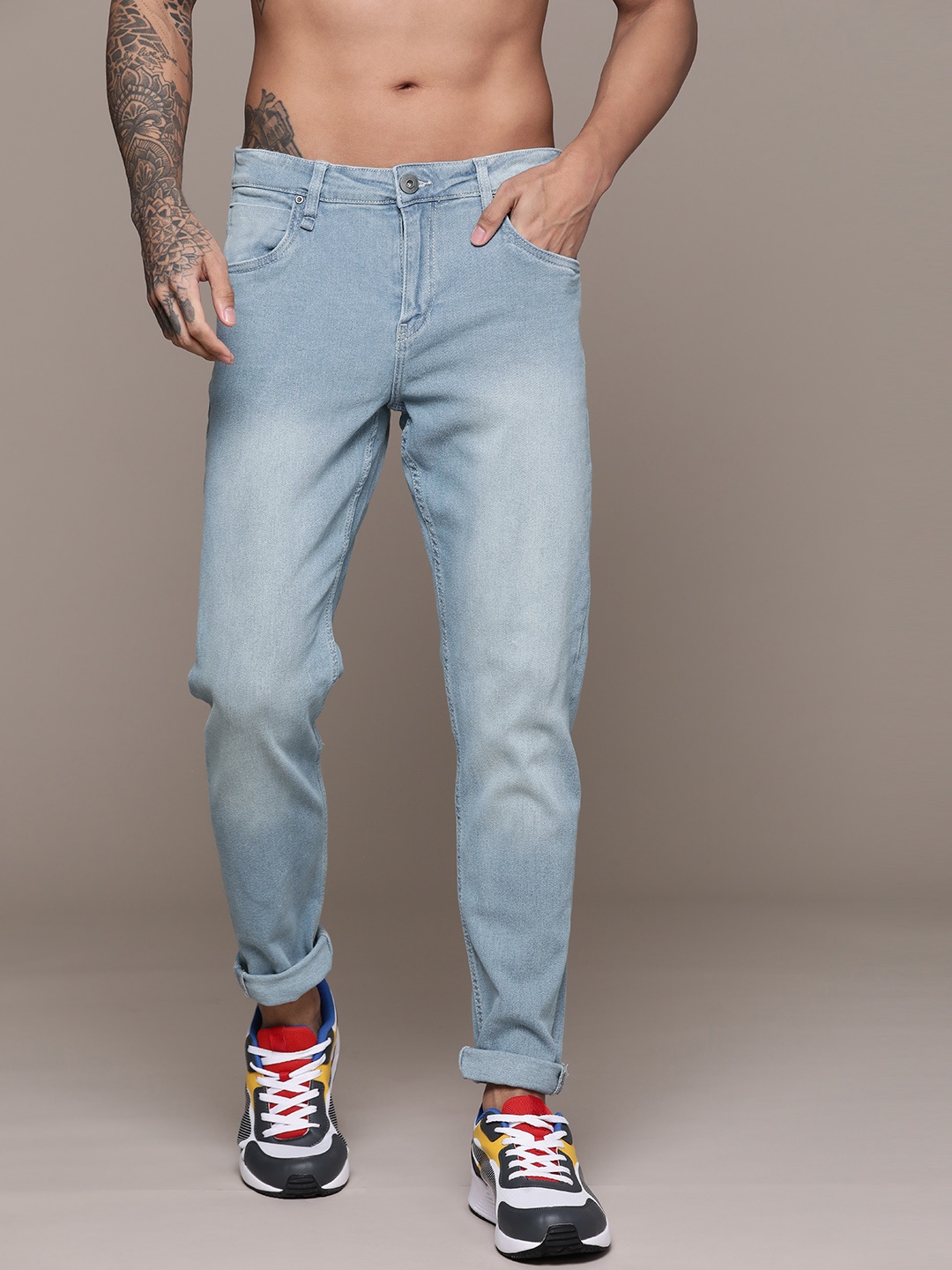 

The Roadster Lifestyle Co. Men Slim Fit Light Fade Stretchable Jeans, Blue