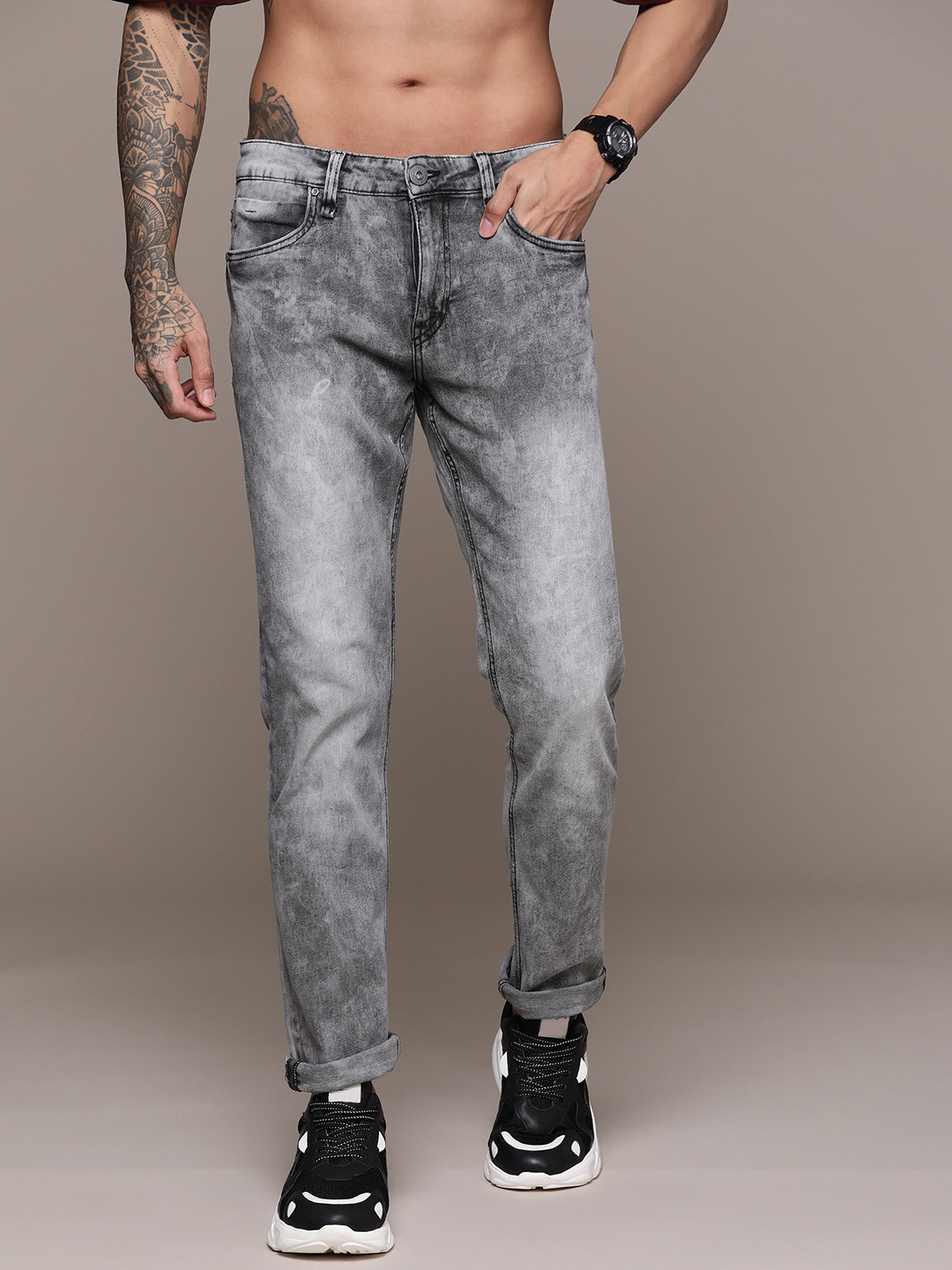 

The Roadster Lifestyle Co. Men Slim Fit Heavy Fade Acid Wash Stretchable Jeans, Grey