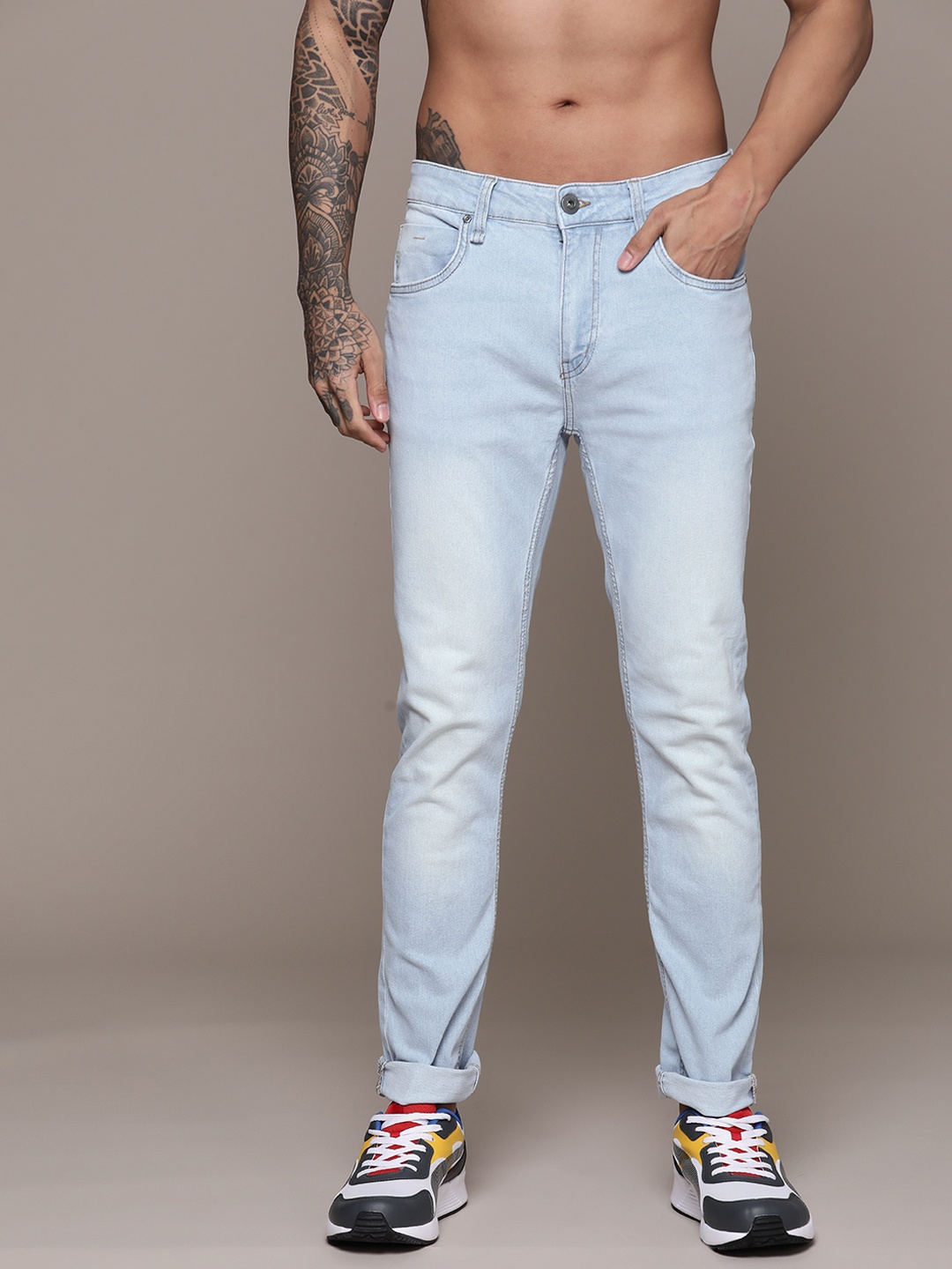 

The Roadster Lifestyle Co. Men Slim Fit Light Fade Stretchable Jeans, Blue