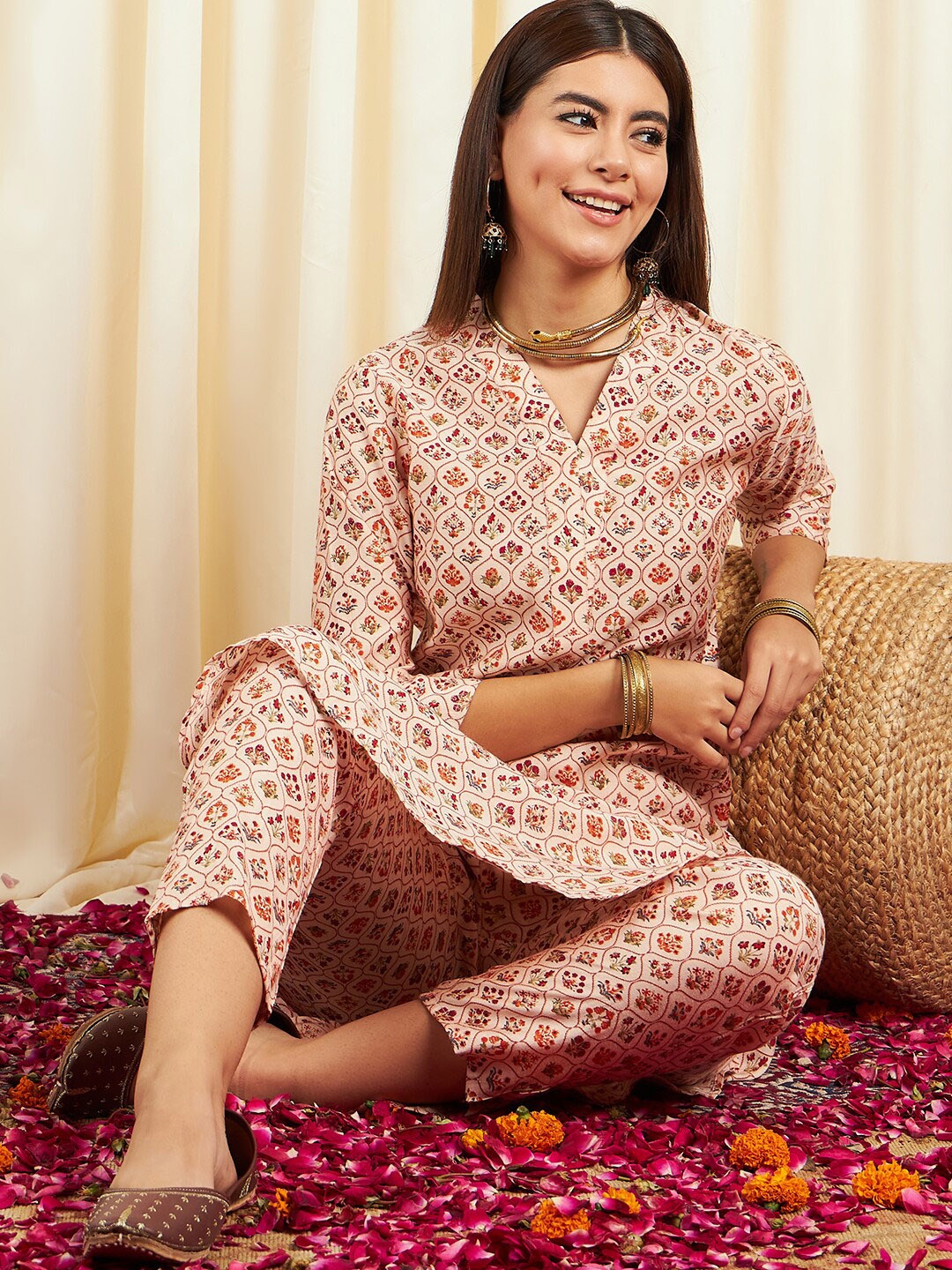

Sangria Floral Printed Chanderi Silk Kurta With Trousers, Peach