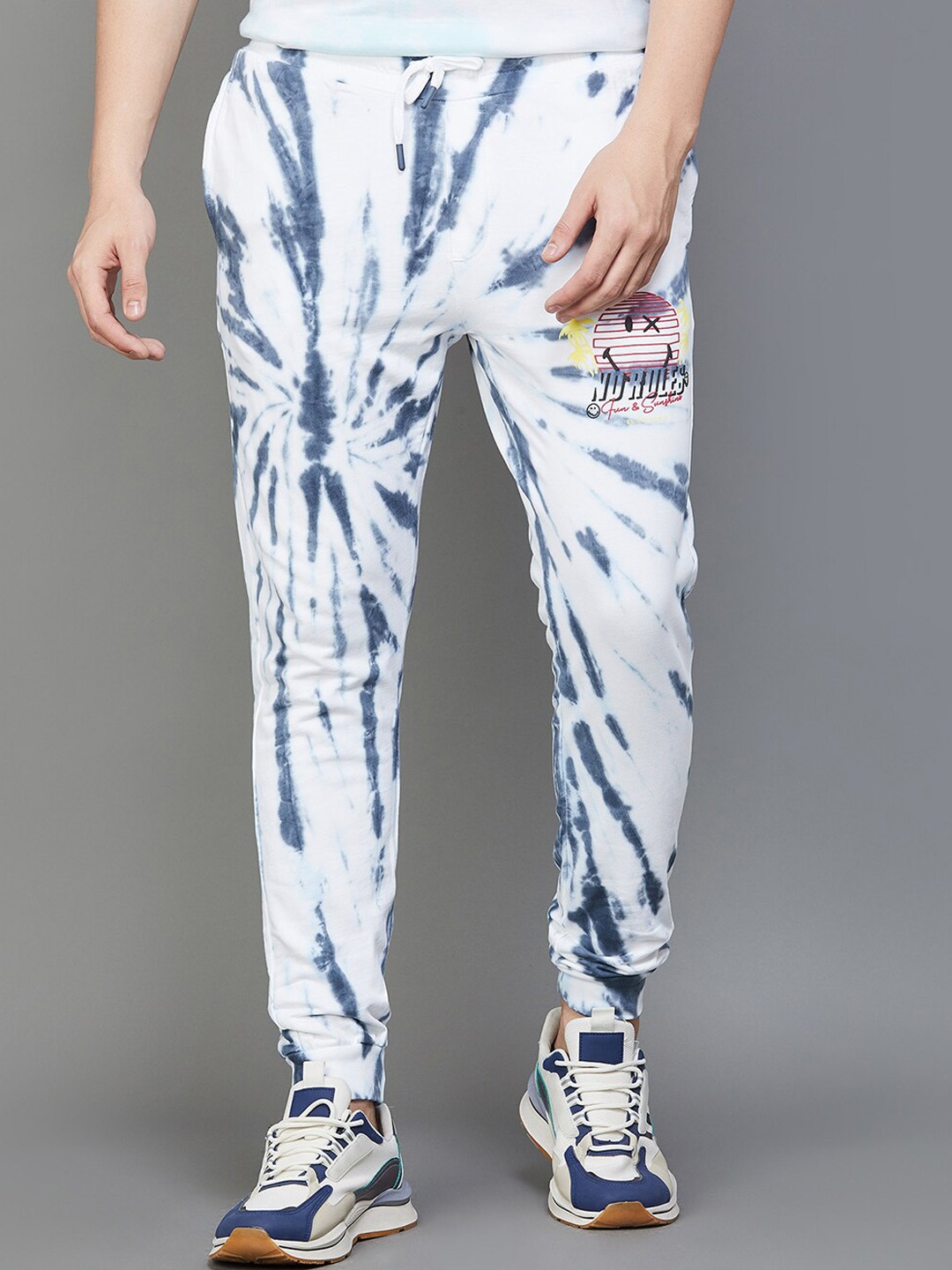 

SmileyWorld Men Tie & Dyed Mid Rise Slim Fit Cotton Antimicrobial Joggers, White