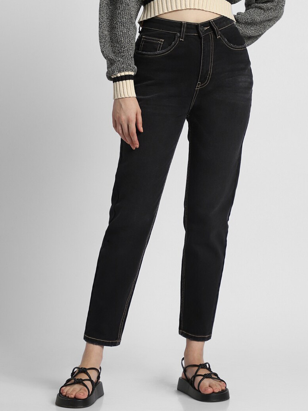 

FOREVER 21 Women Mom Fit Mid Rise Stretchable Jeans, Black