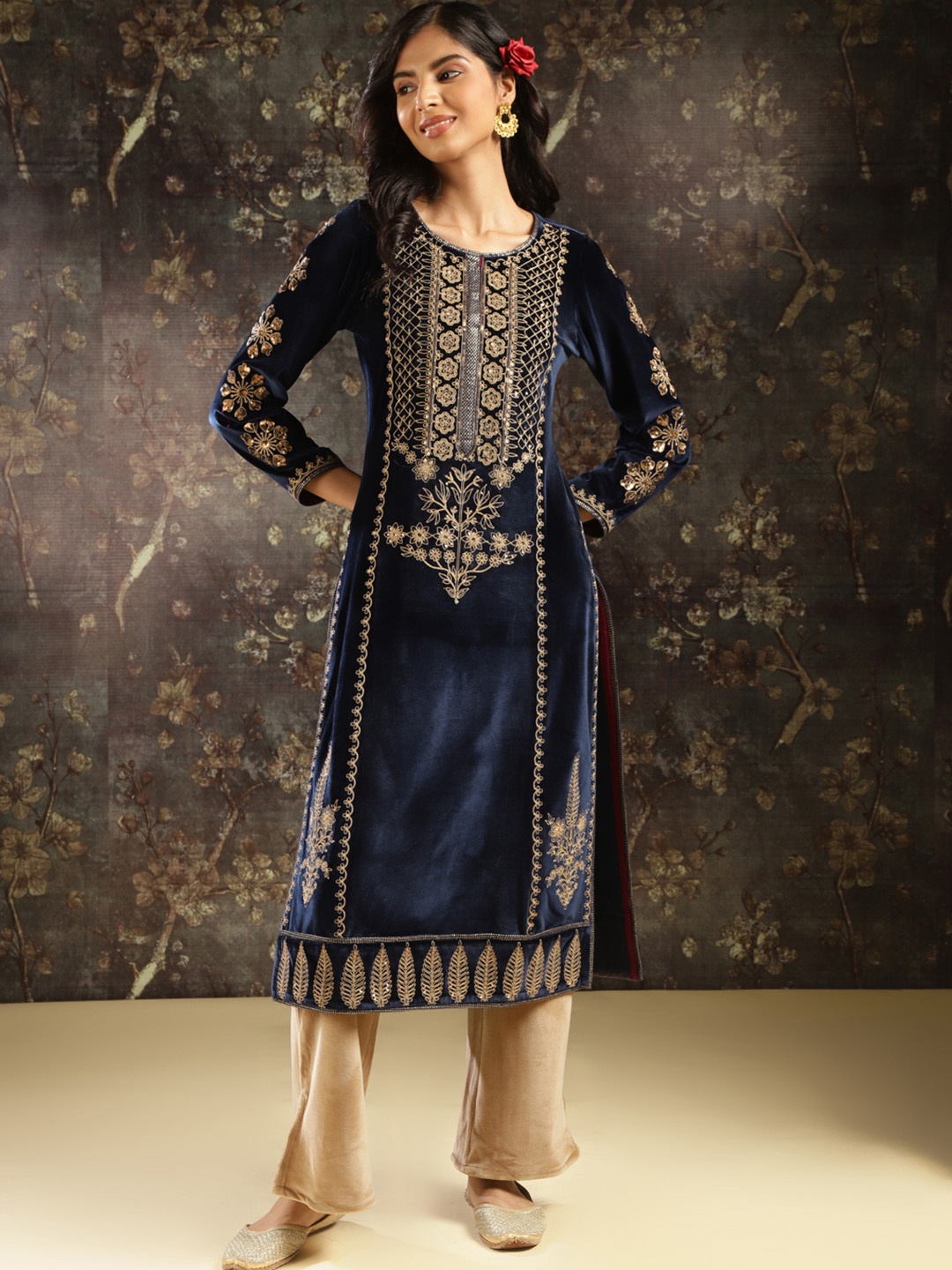 

Lakshita Ethnic Motifs Embroidered Straight Velvet Kurta, Blue
