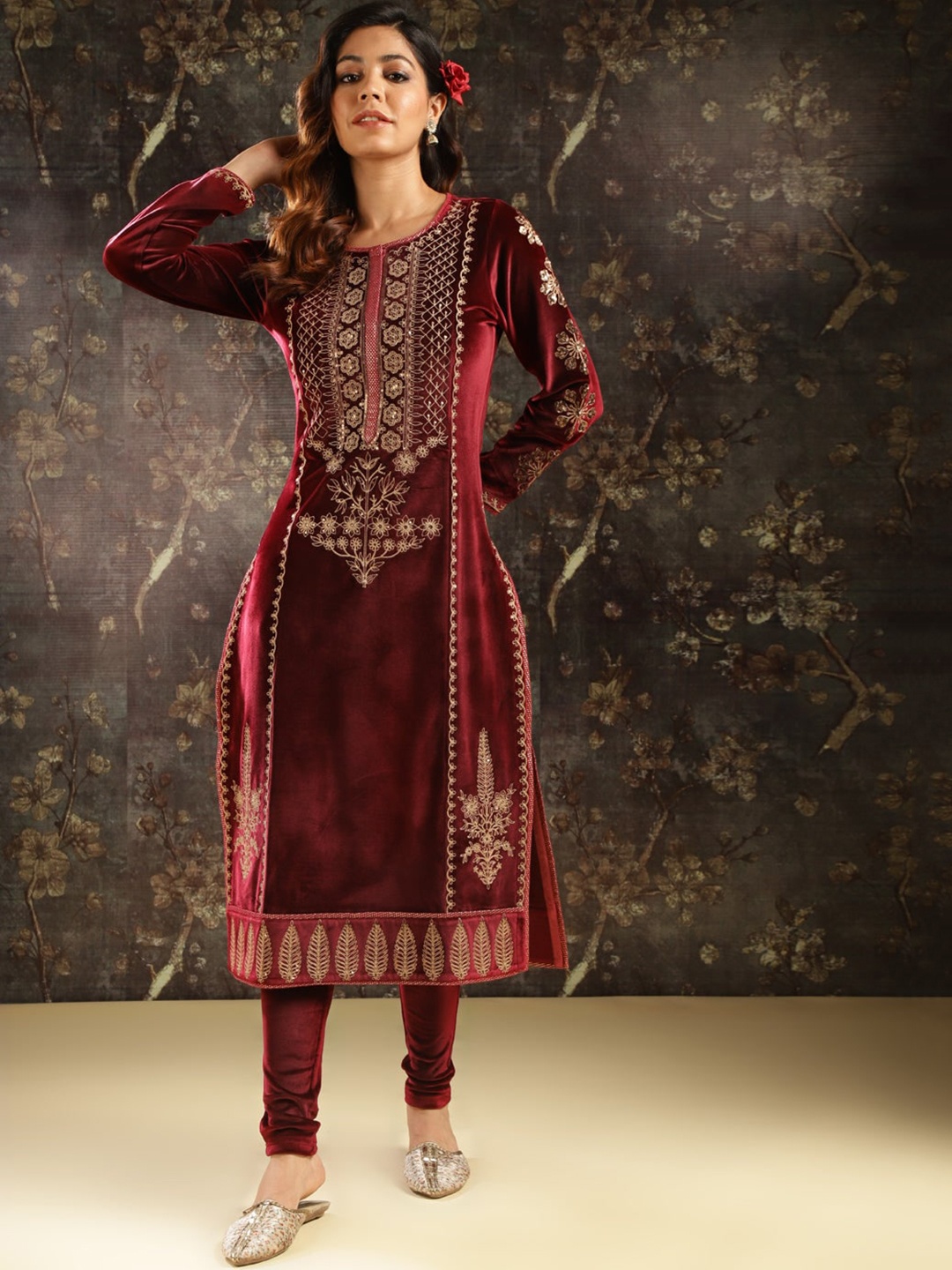 

Lakshita Ethnic Motifs Embroidered Straight Velvet Kurta, Maroon