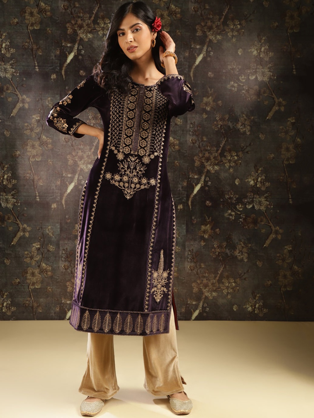 

Lakshita Ethnic Motifs Embroidered Straight Velvet Kurta, Purple