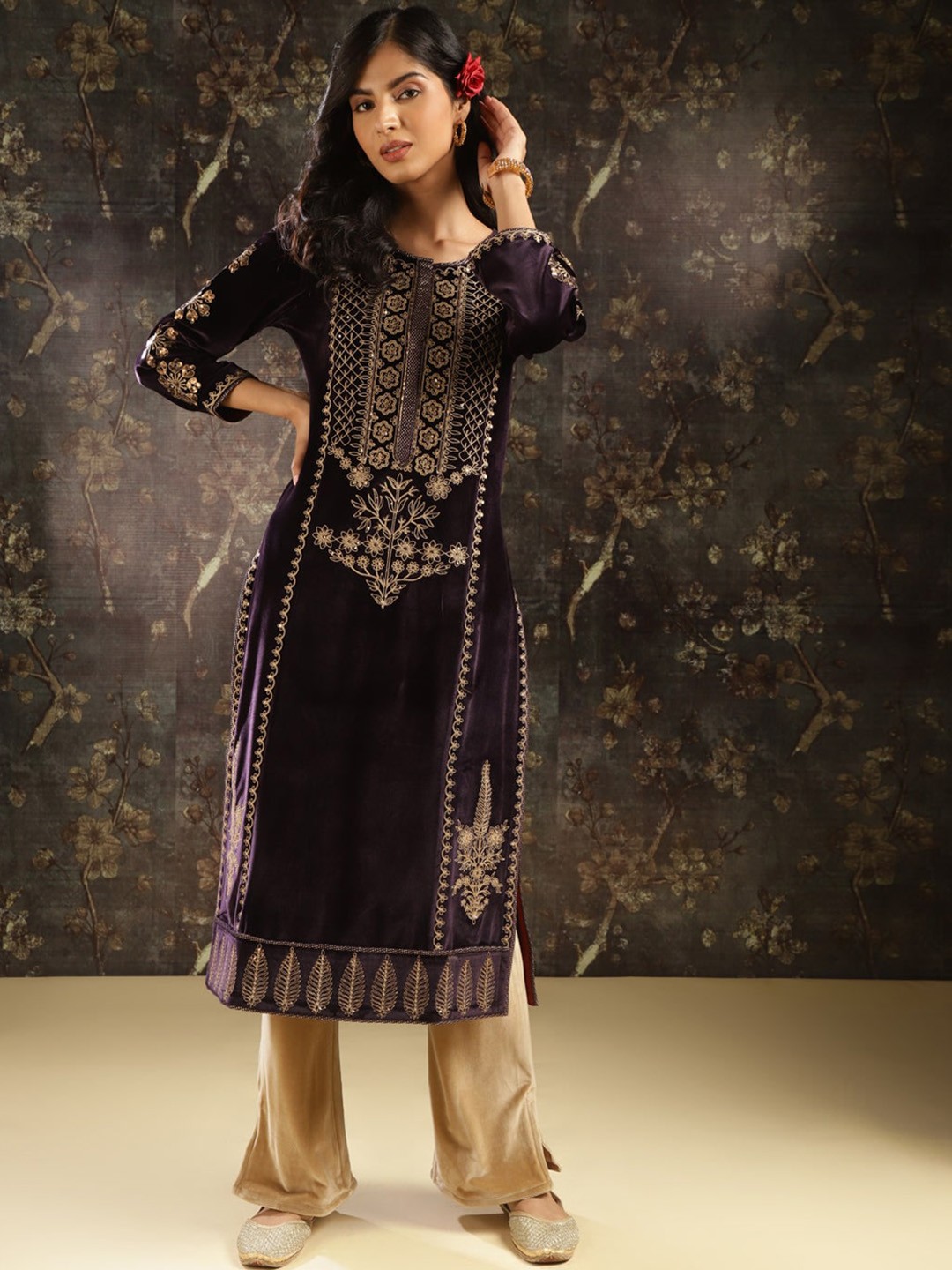 

Lakshita Ethnic Motifs Embroidered Straight Velvet Kurta, Purple
