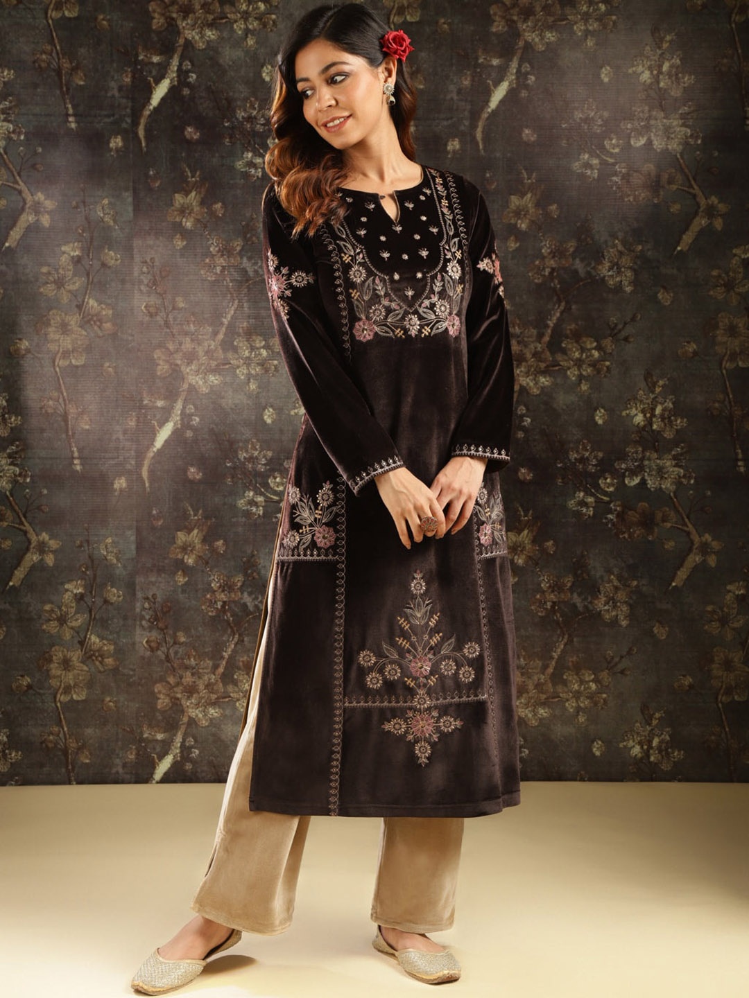 

Lakshita Floral Embroidered Keyhole Neck Zari Velvet Kurta, Brown