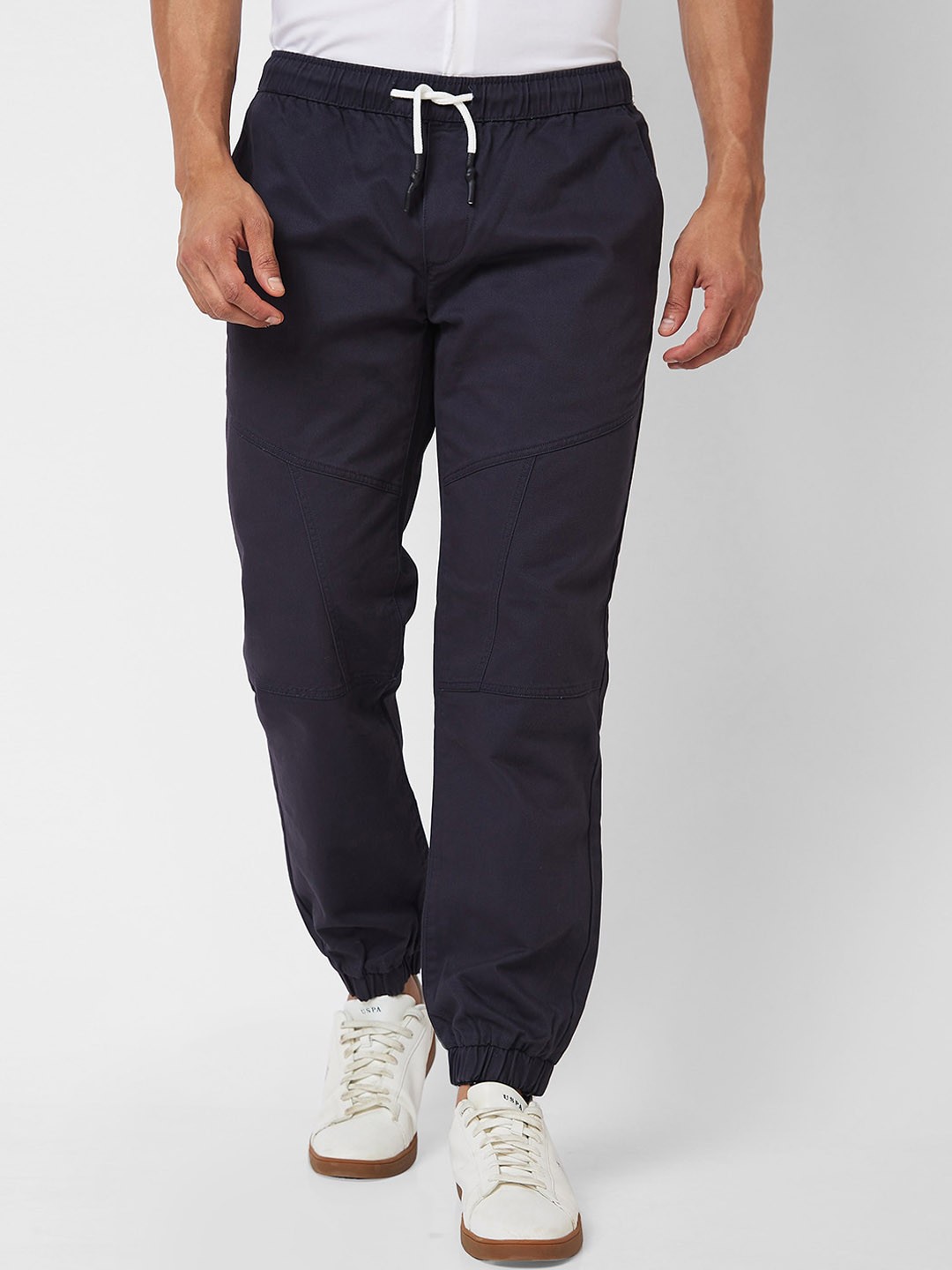 

VASTRADO Men Mid-Rise Classic Joggers, Navy blue