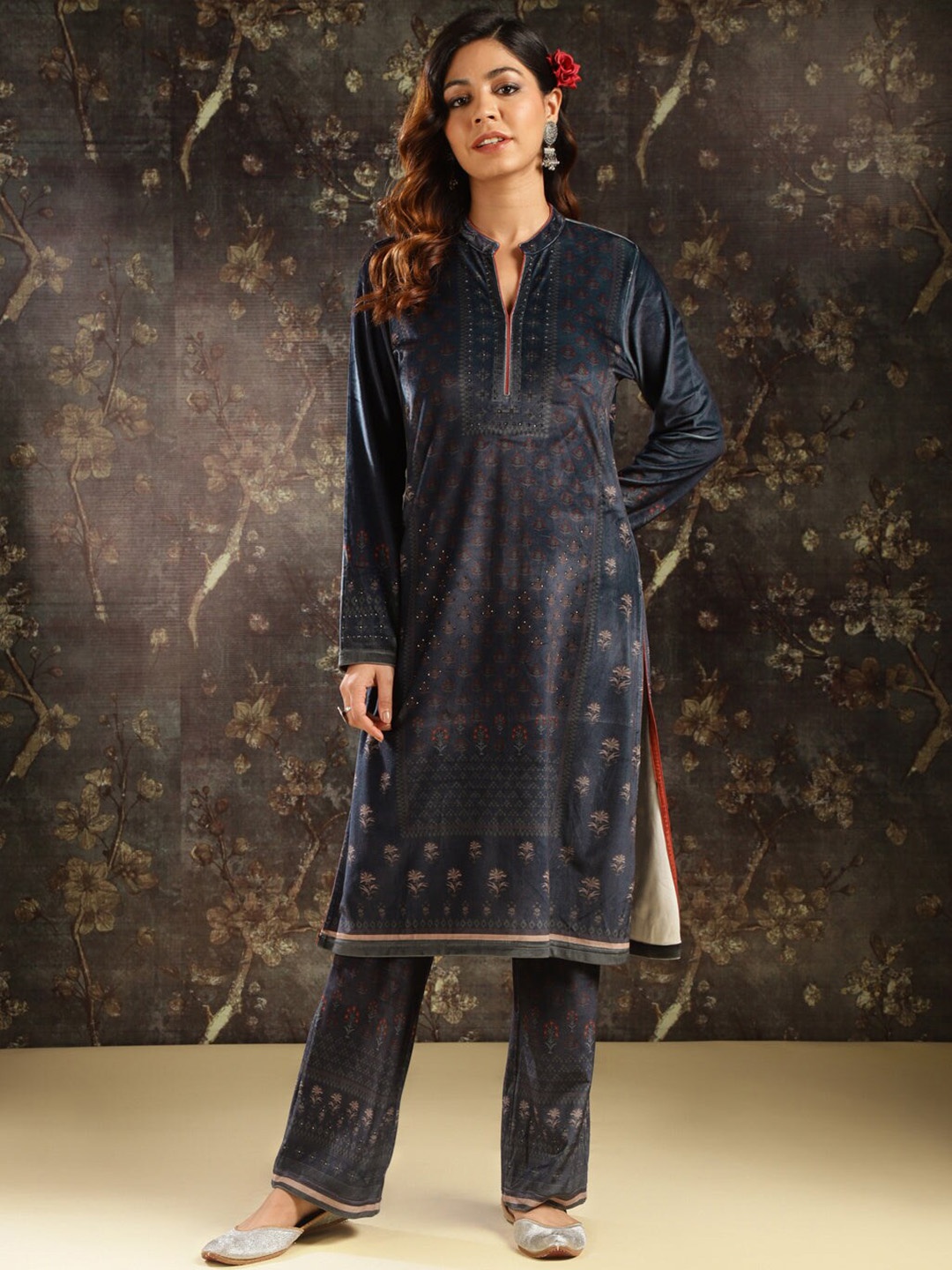 

Lakshita Ethnic Motifs Printed Regular Velvet Kurta with Trousers & Dupatta, Blue