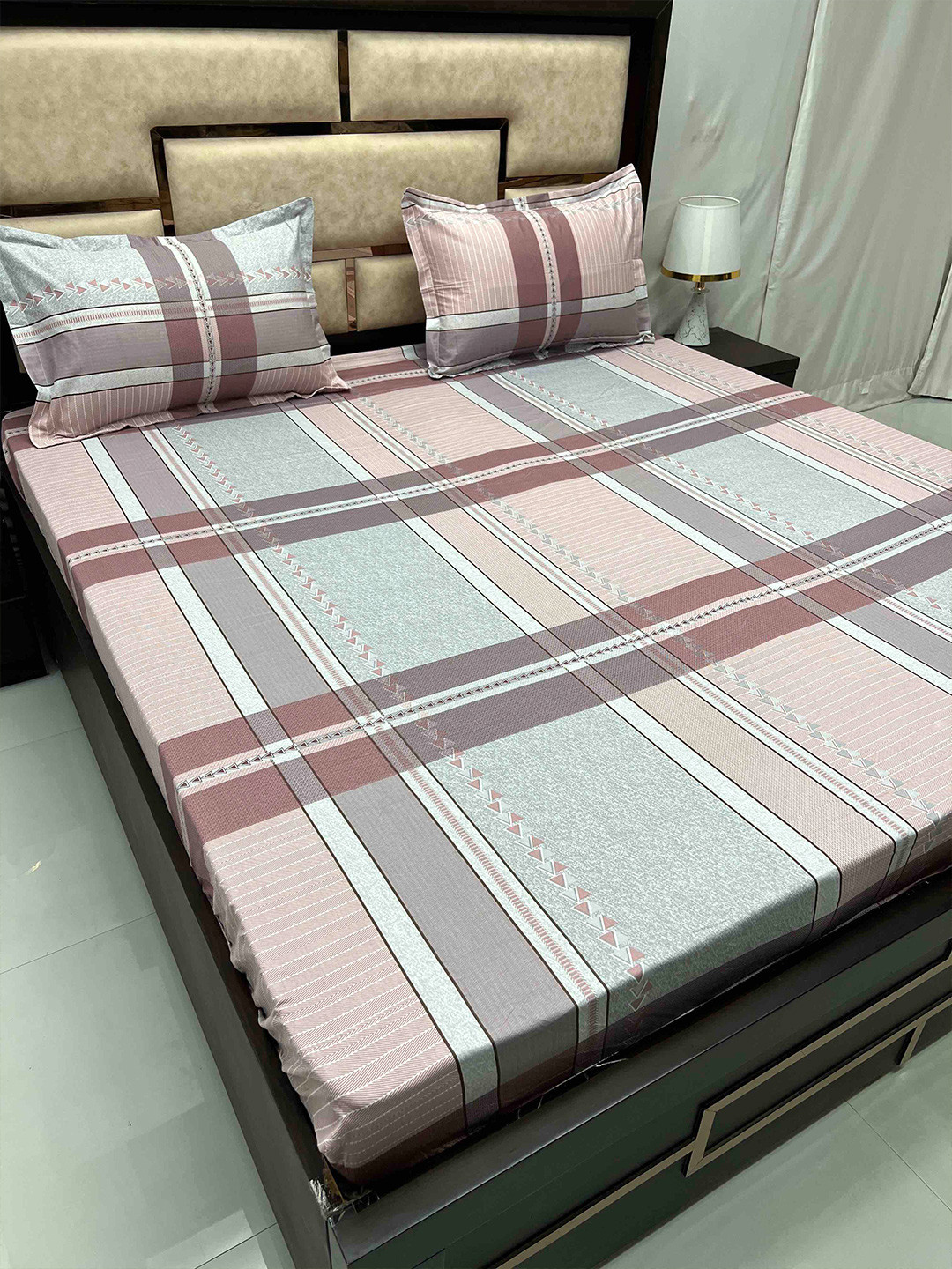 

Pure Decor Royal Velar Pink Geometric Cotton 400 TC King Bedsheet With 2 Pillow Covers