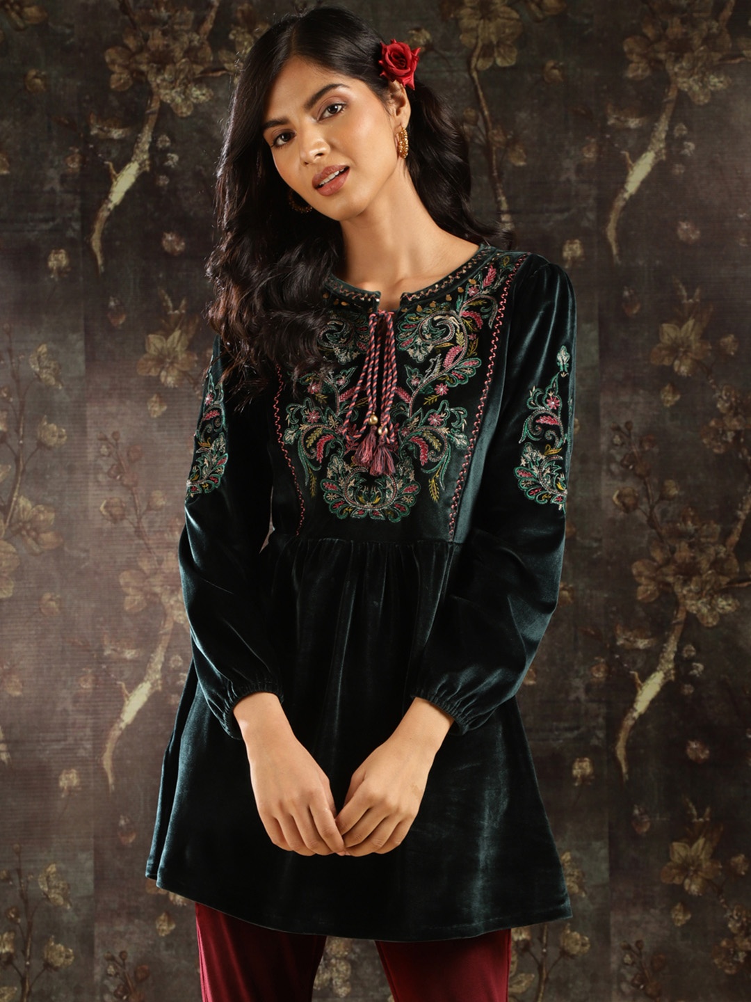 

Lakshita Embroidered Velvet Kurti, Green