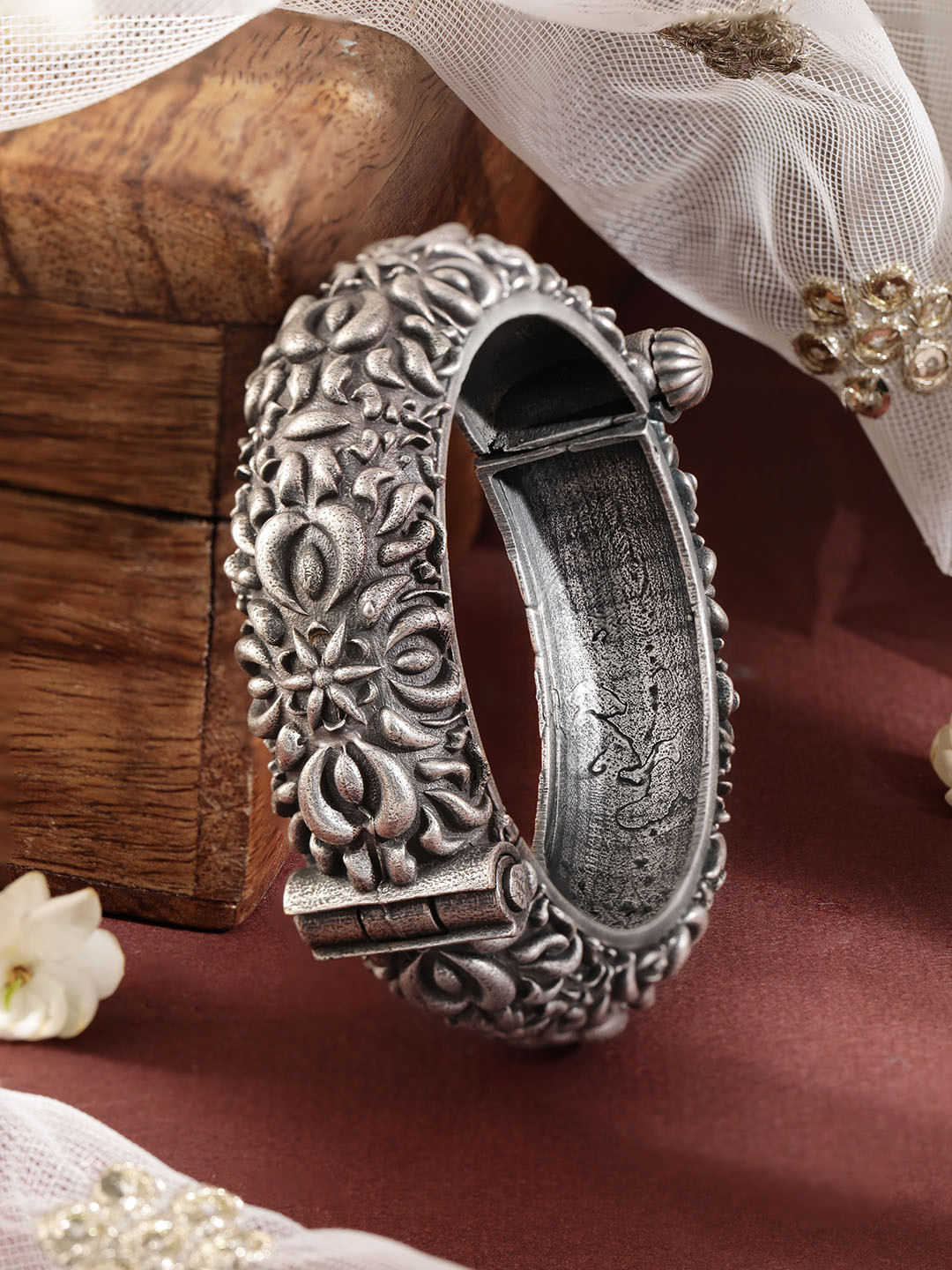 

Rubans Rhodium-Plated Bangle-Style Bracelet, Silver