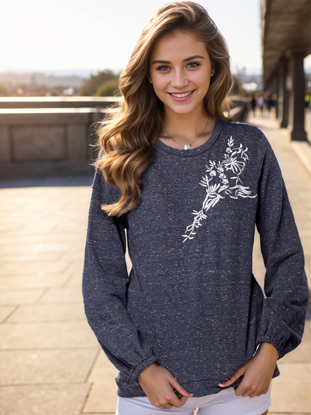 

RARE Embroidered Detail Cotton Pullover, Navy blue