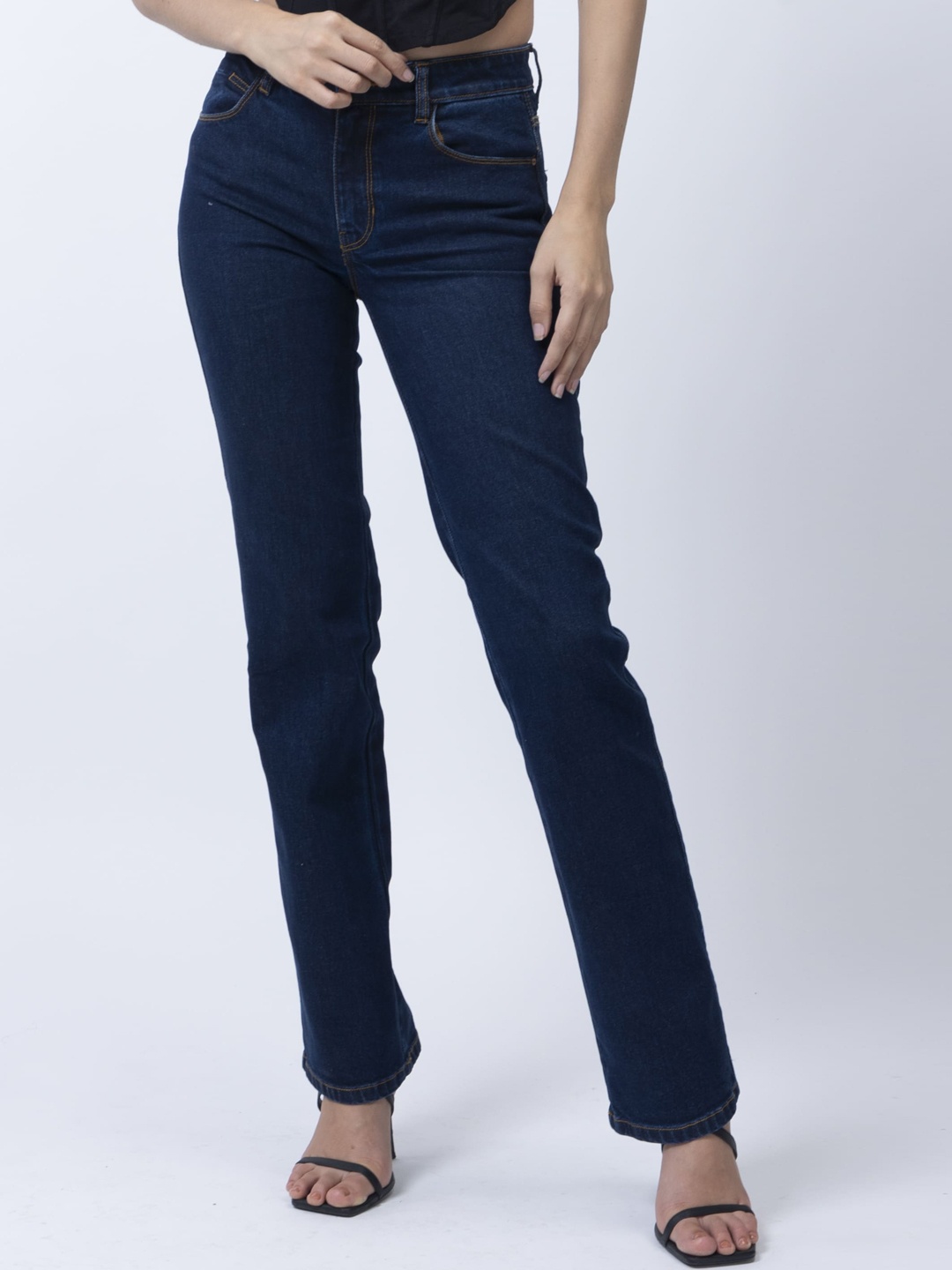 

GUESS Women Straight Fit Clean Look Stretchable Jeans, Blue