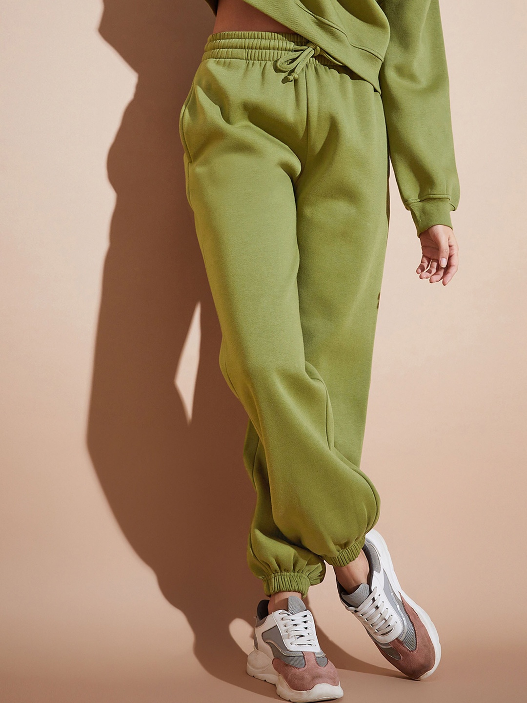 

SASSAFRAS BASICS Women Relaxed Fit Mid-Rise Fleece Joggers, Olive