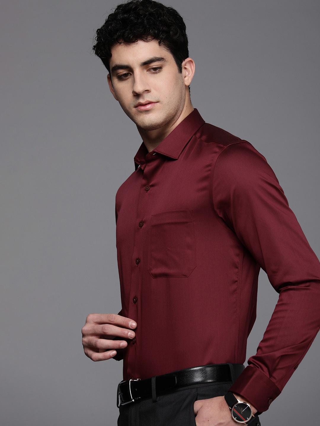 

Louis Philippe Solid Slim Fit Formal Shirt, Maroon