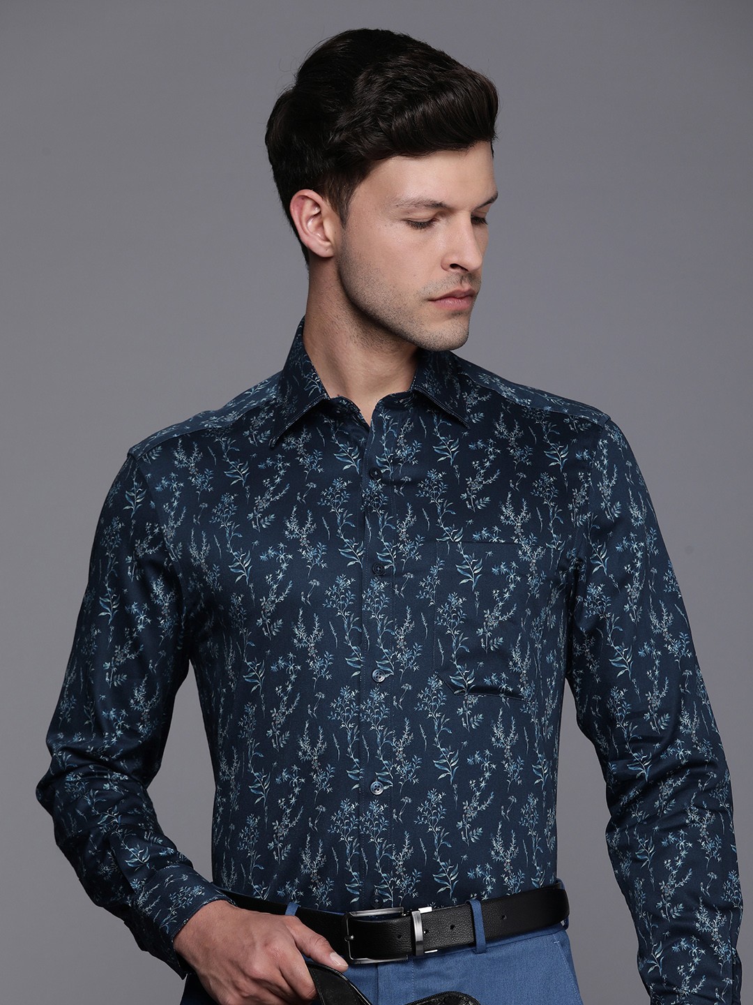 

Louis Philippe Pure Cotton Classic Fit Floral Printed Formal Shirt, Navy blue