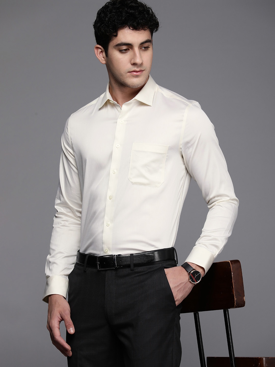 

Louis Philippe Solid Slim Fit Formal Shirt, Cream