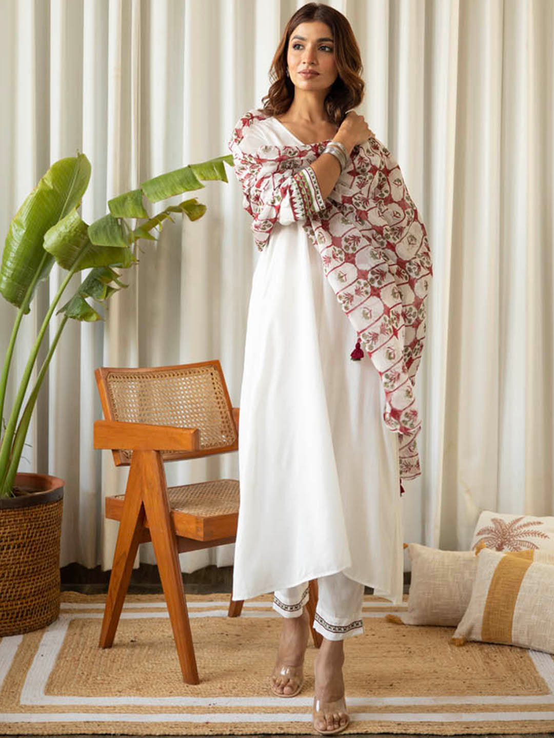 

Kapraaha Round Neck Pure Cotton Kurta & Trousers With Dupatta, White