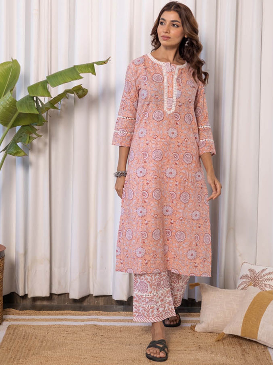 

Kapraaha Floral Printed Pure Cotton Kurta & Palazzos, Peach