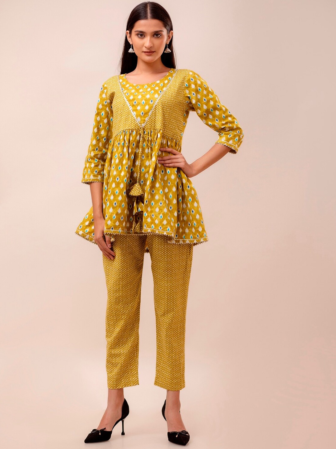 

HERE&NOW Women Mustard Yellow Floral Printed Kurta