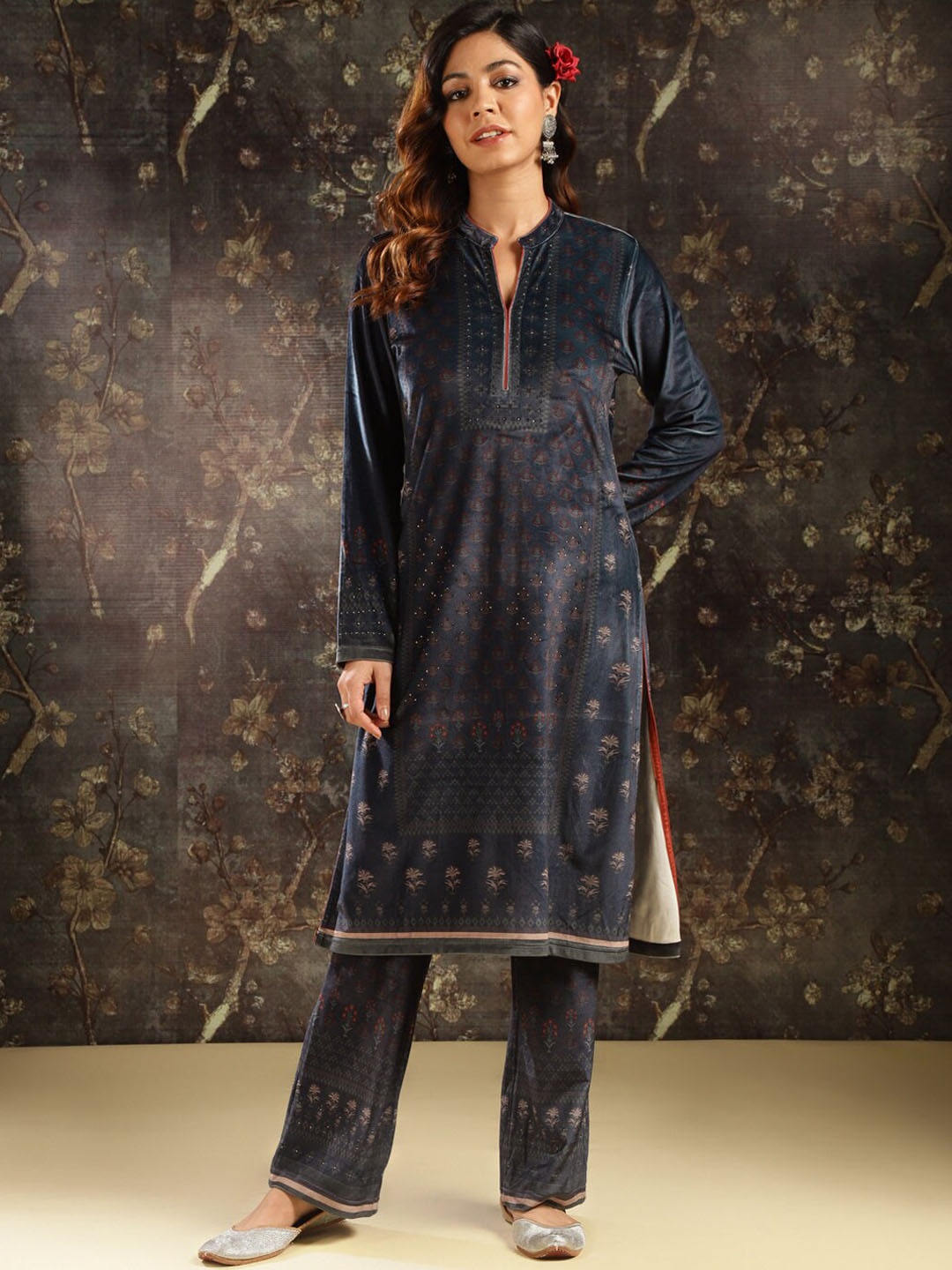 

Lakshita Ethnic Motifs Printed Regular Velvet Kurta with Trousers & Dupatta, Blue