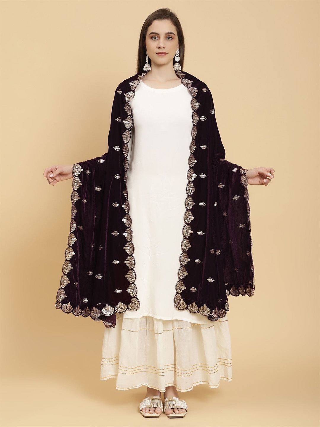 

Moda Chales Women Woven-Design Pure Velvet Dupatta, Burgundy