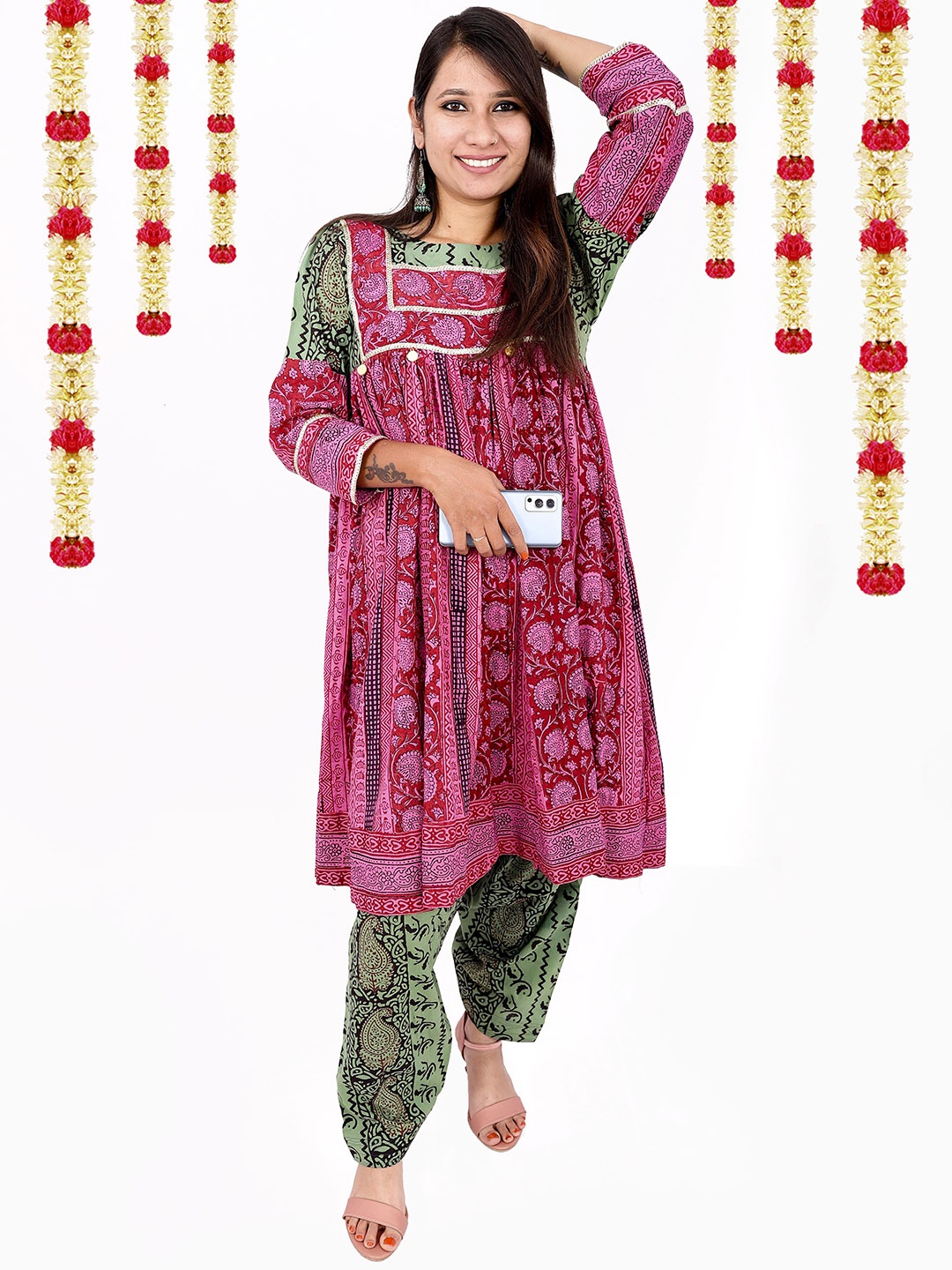 

WEAVERS SAGA Floral Printed Pure Cotton A Line Kurta, Pink
