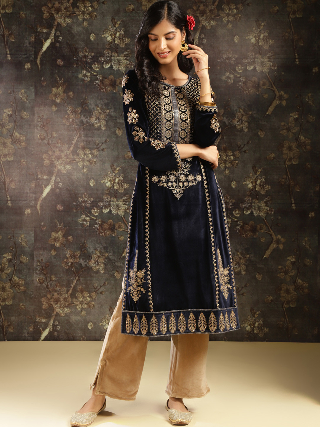 

Lakshita Ethnic Motifs Embroidered Velvet Kurta, Navy blue