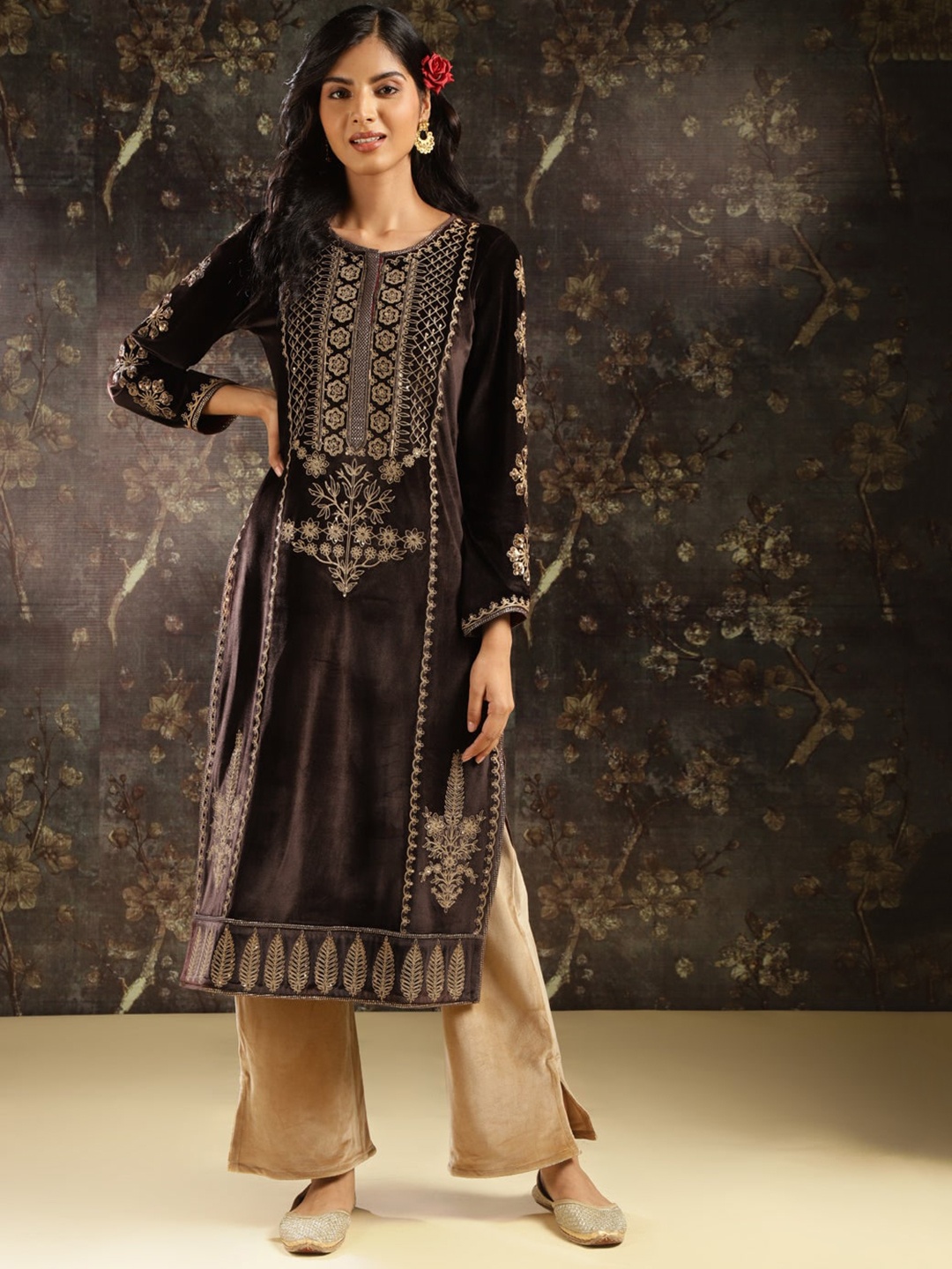 

Lakshita Floral Embroidered Round Neck Velvet Kurta, Brown