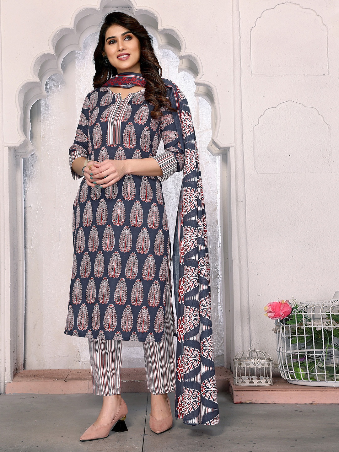 

KALINI Ethnic Motifs Printed Kurta With Trousers & Dupatta, Navy blue