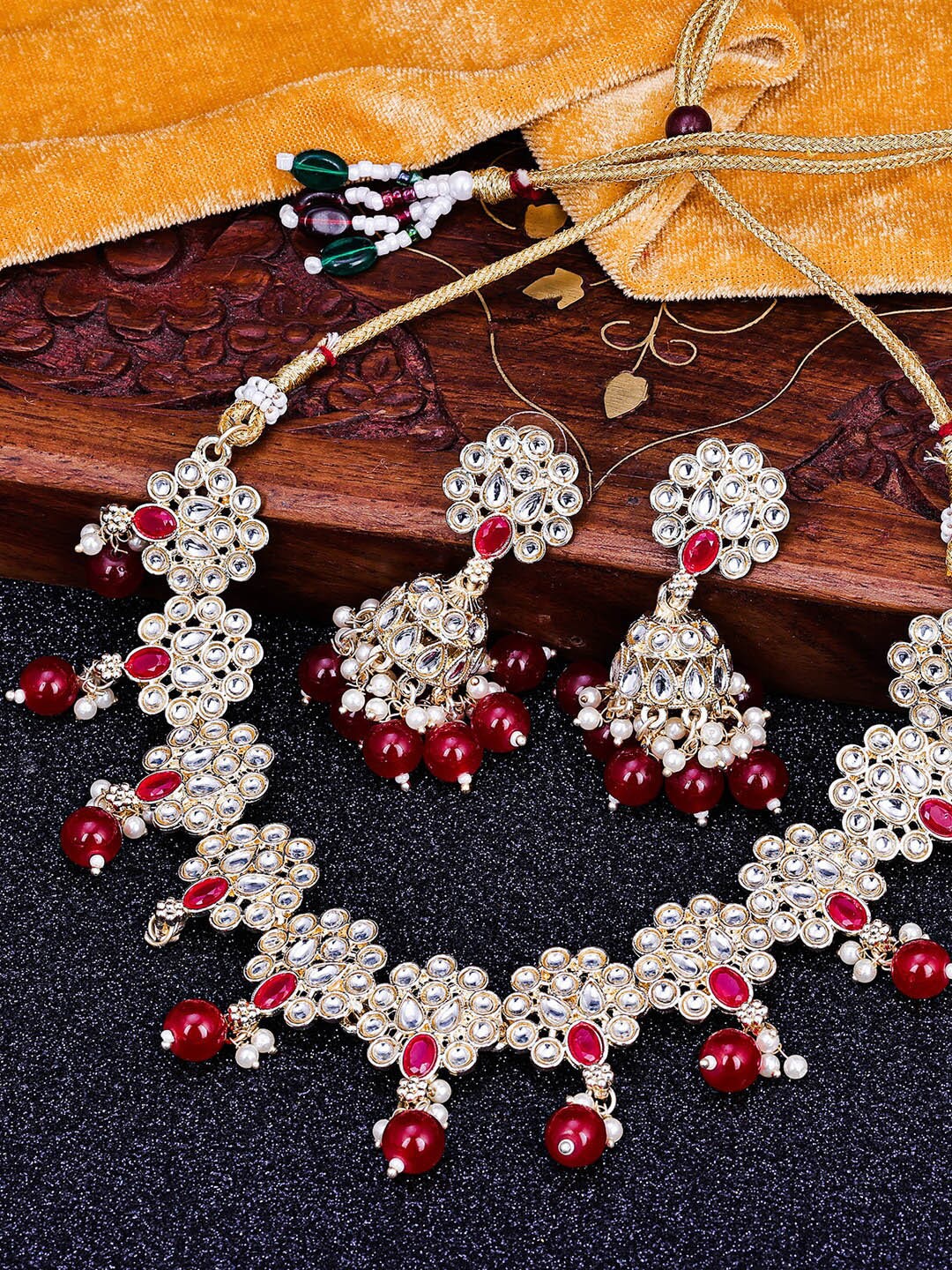 

Sukkhi Gold-Plated Kundan-Studded & Beaded Jewellery Set