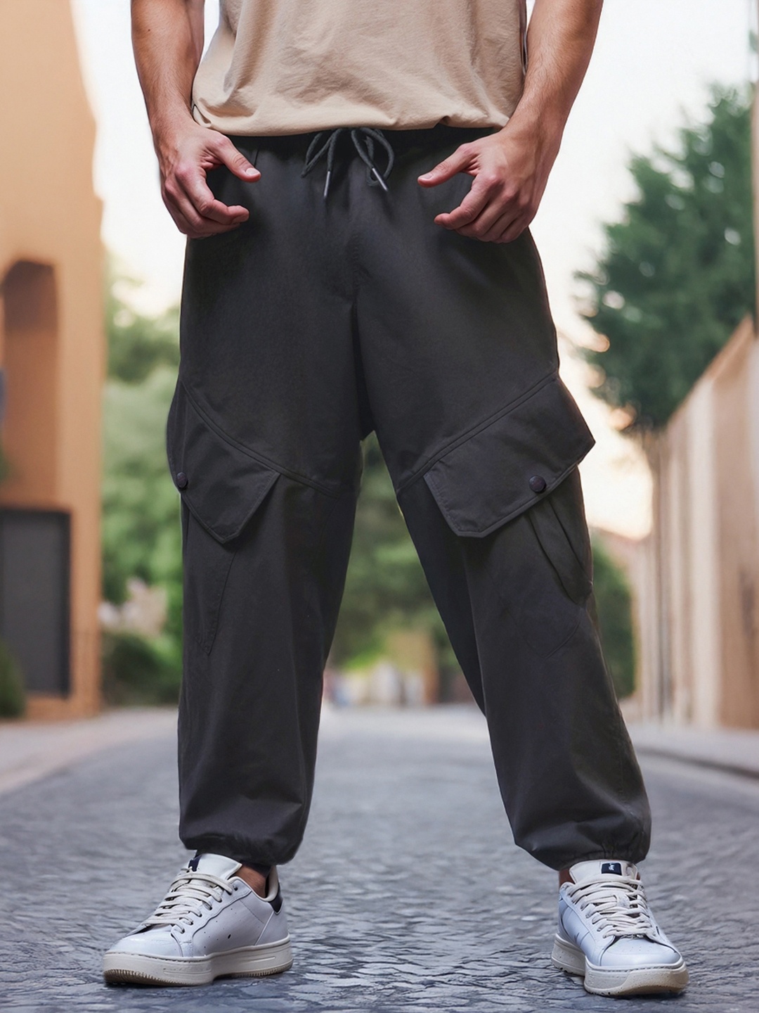 

Bewakoof Air 1.0 Men Super Loose Fit Cargo Joggers, Grey