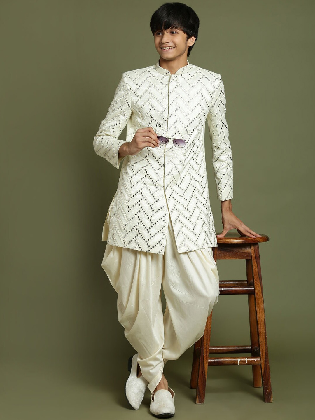 

VASTRAMAY Boys Mirror Work Embellished Sherwani Set, Cream