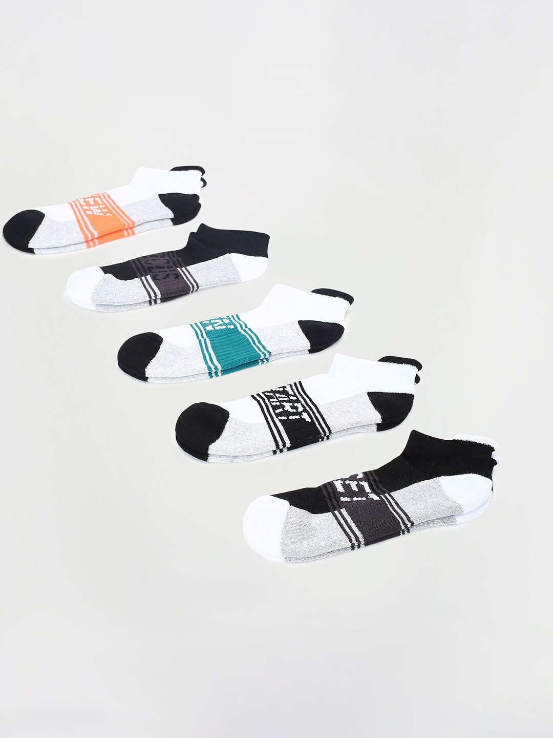

max Men Pack Of 5 Colourblocked Ankle-Length Socks, Black