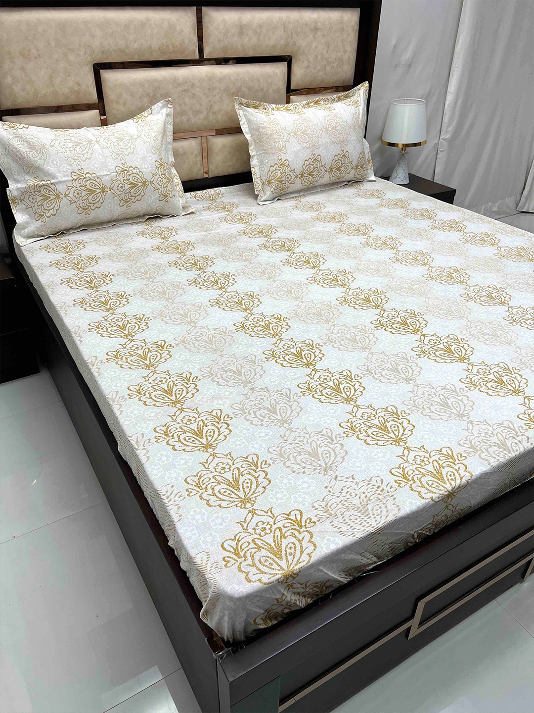 

Pure Decor White & Mustard Yellow Pure Cotton 400 TC Super King Bedsheet & 2 Pillow Covers