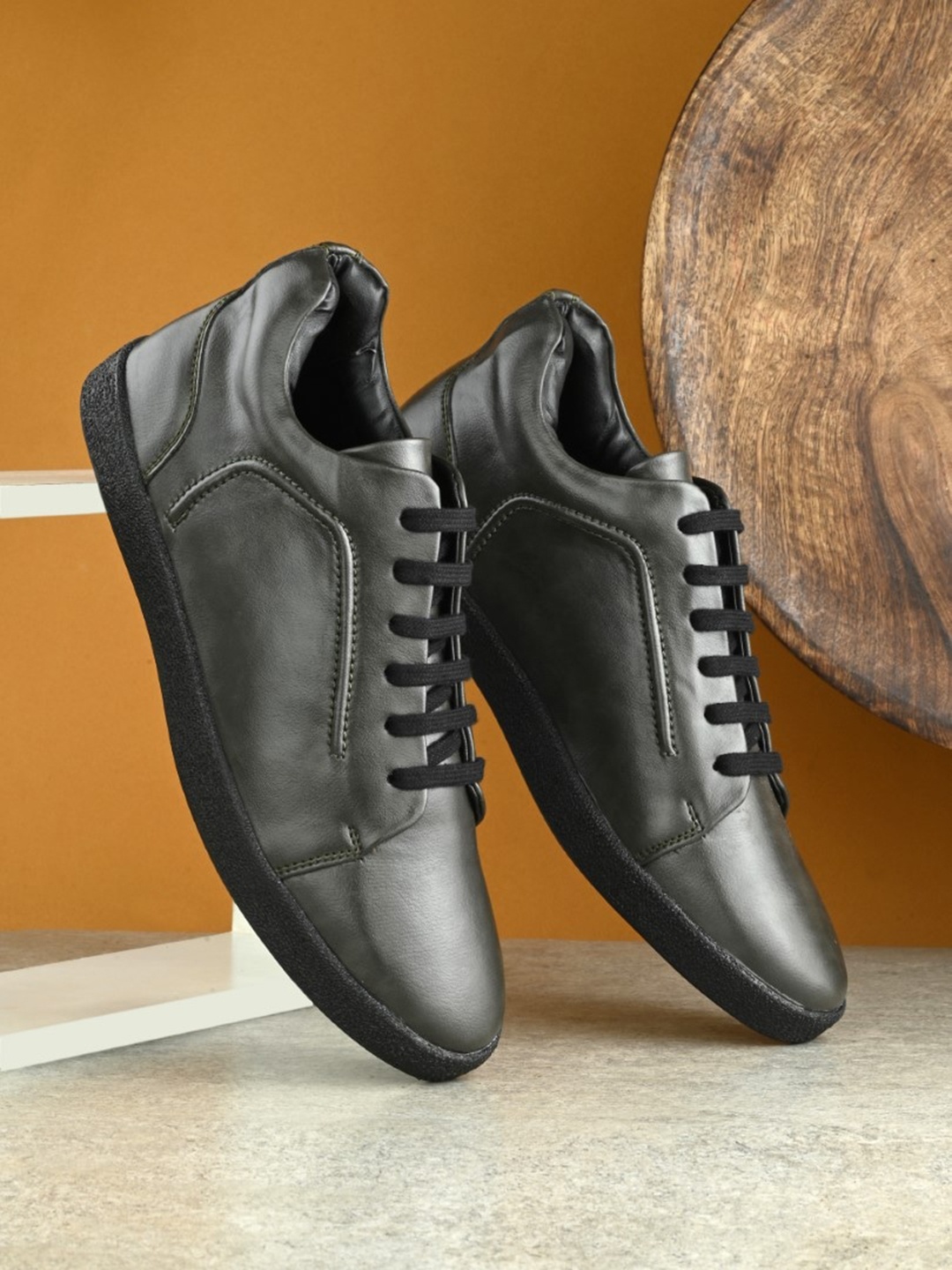 

San Frissco Men Comfort Insole Sneakers, Black