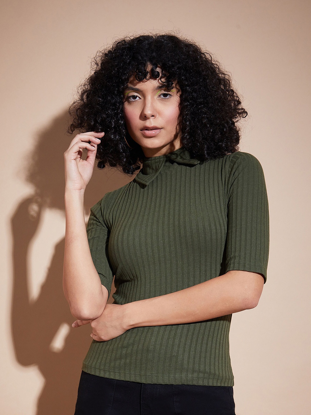 

SASSAFRAS BASICS Self Design Stand Collar Fitted Top, Olive