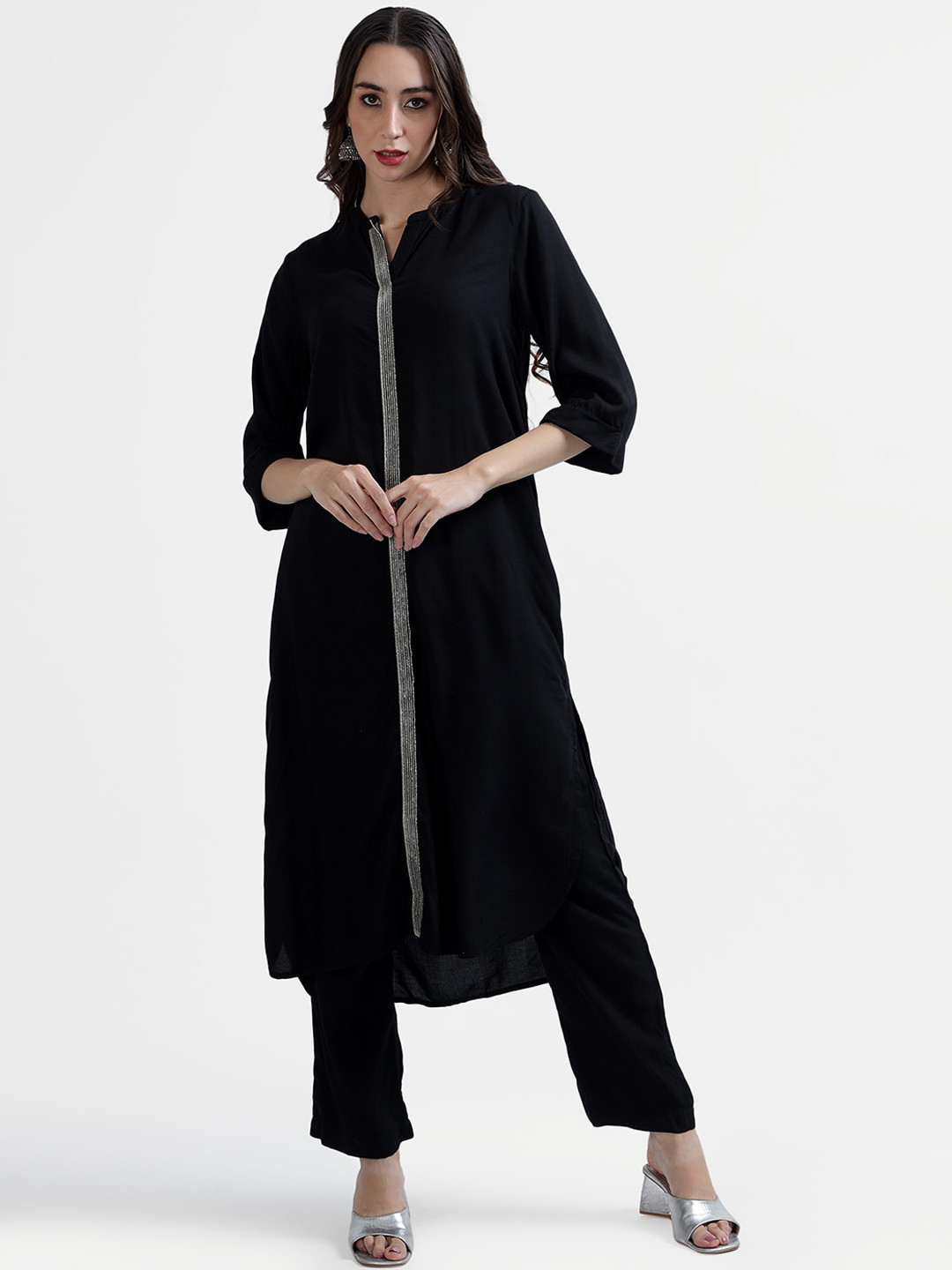 

TYAAR WMandarin Collar Straight Kurta with Trousers, Black