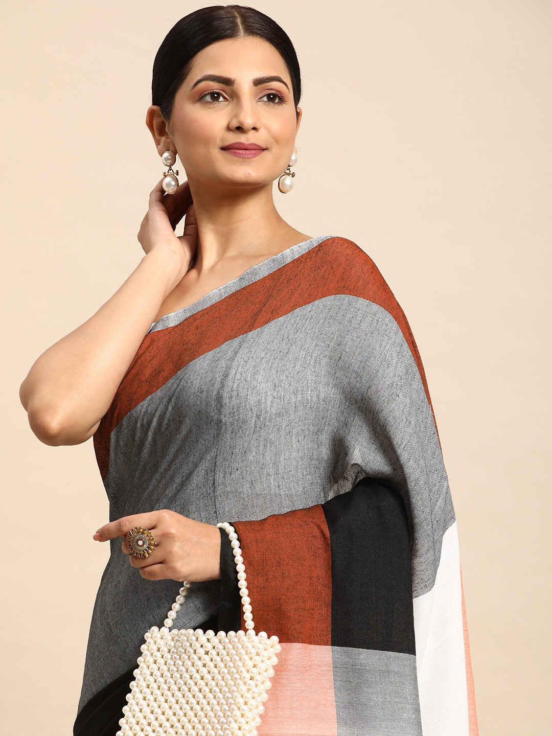 

ArtEastri Colourblocked Pure Cotton Half and Half Saree, Grey