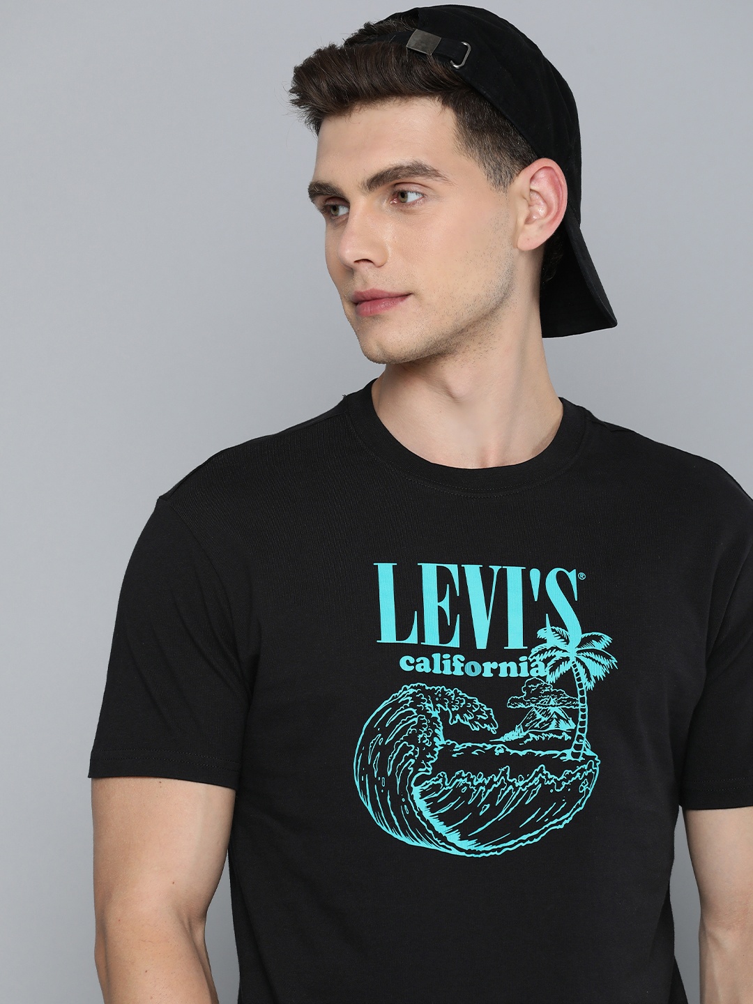 

Levis Pure Cotton Graphic Printed T-shirt, Black