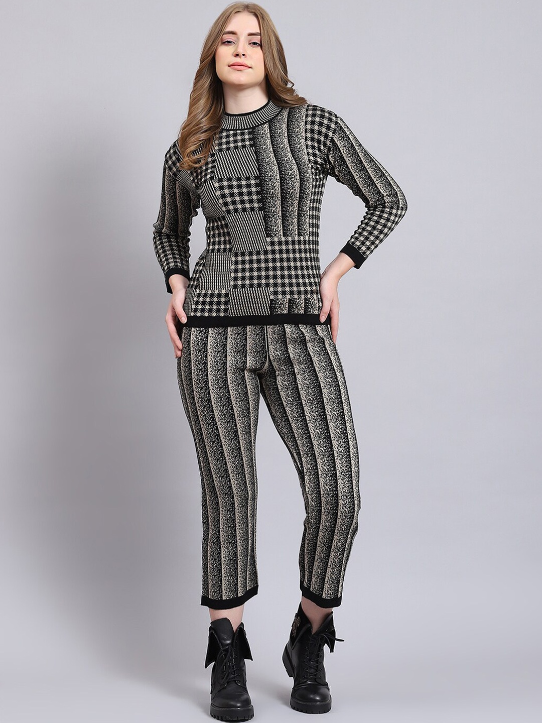 

Monte Carlo Self Designed Long Sleeves Sweatshirt With Trousers, Black