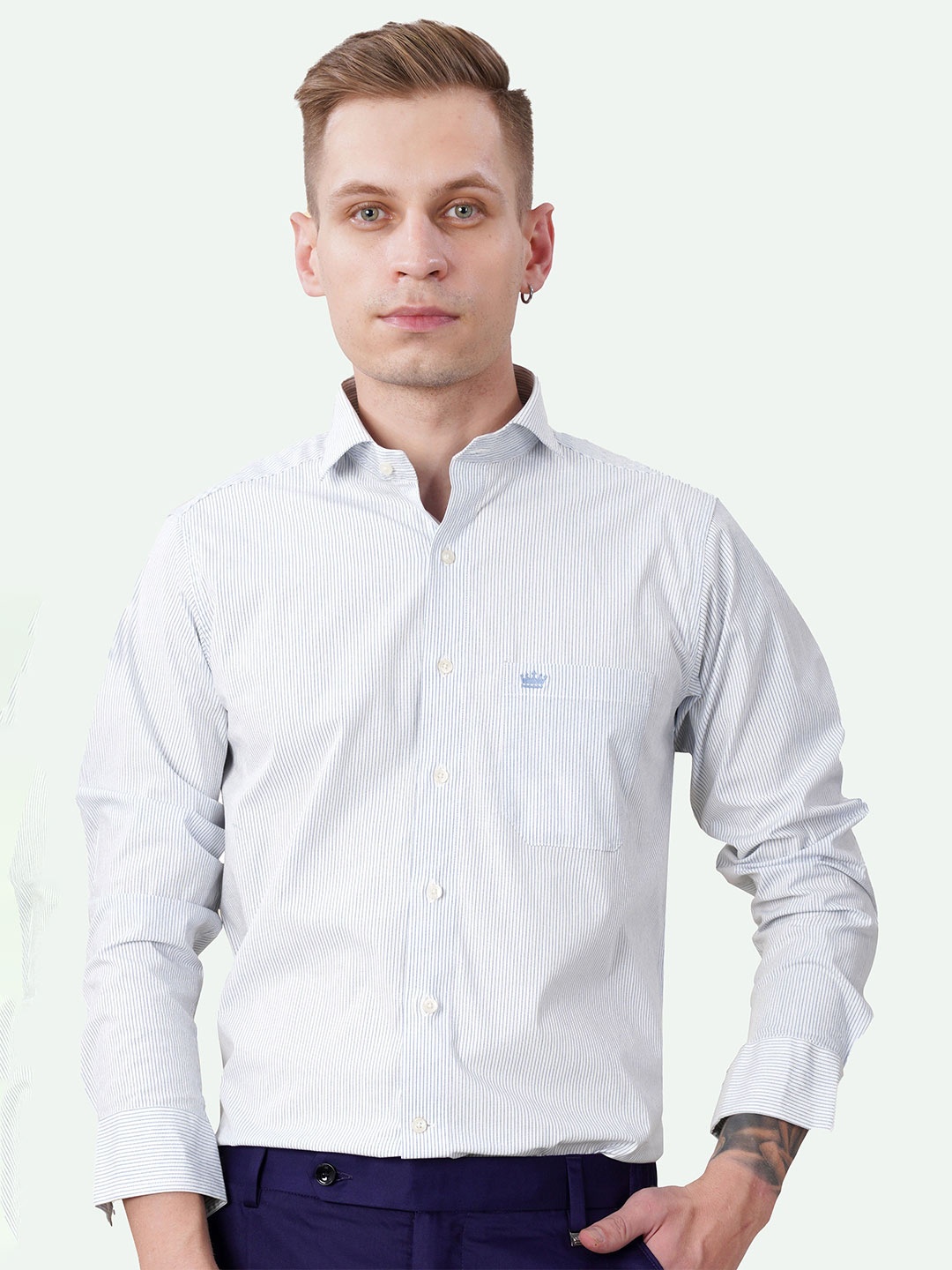 

FRENCH CROWN Standard Vertical Striped Spread Collar Pure Cotton Casual Shirt, White