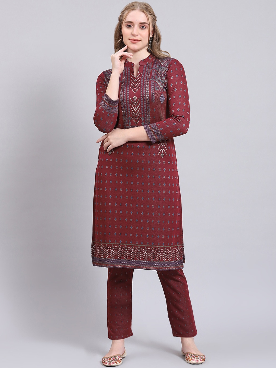 

Monte Carlo Ethnic Motifs Printed Mandarin Collar Kurta with Trousers, Maroon