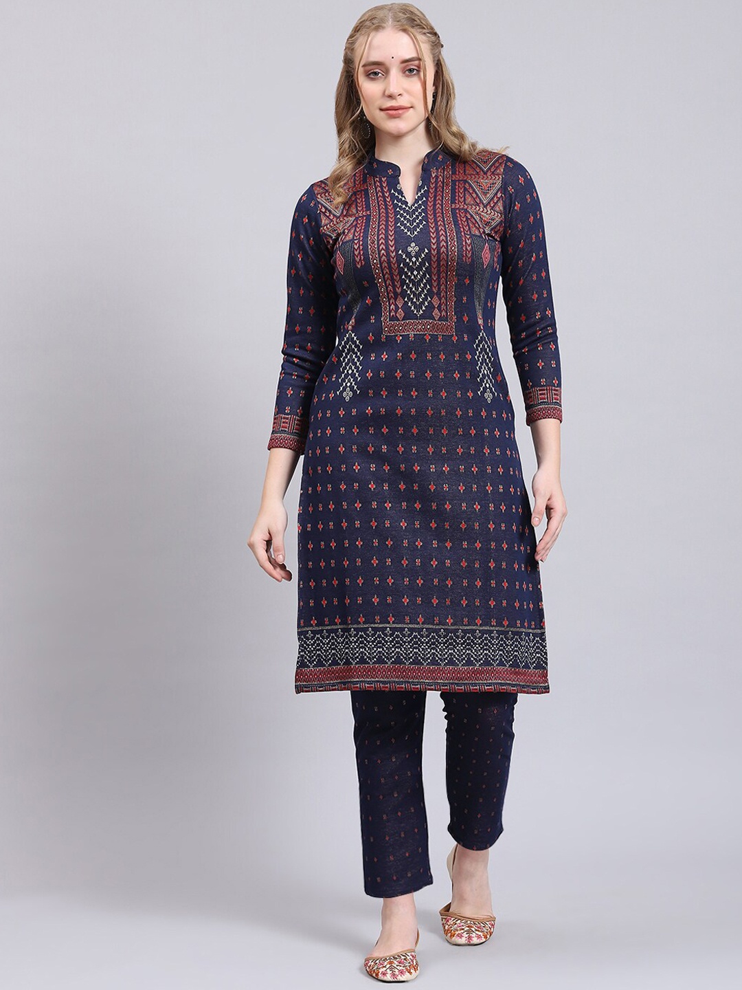 

Monte Carlo Ethnic Motifs Printed Mandarin Collar Straight Kurta with Trousers, Navy blue