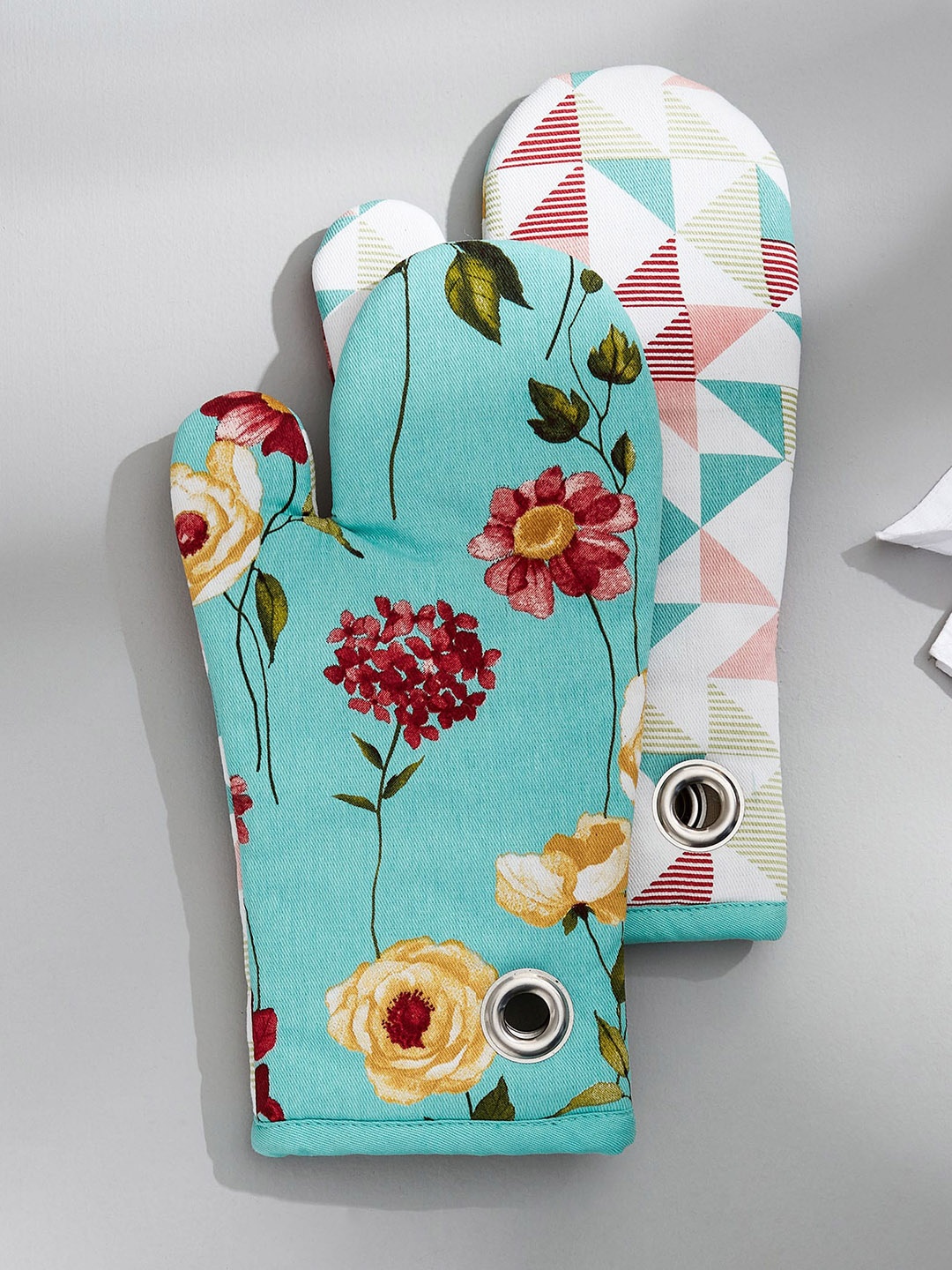 

Home Centre Drake Blue & White 2 Pieces Floral Print Cotton Oven Mittens