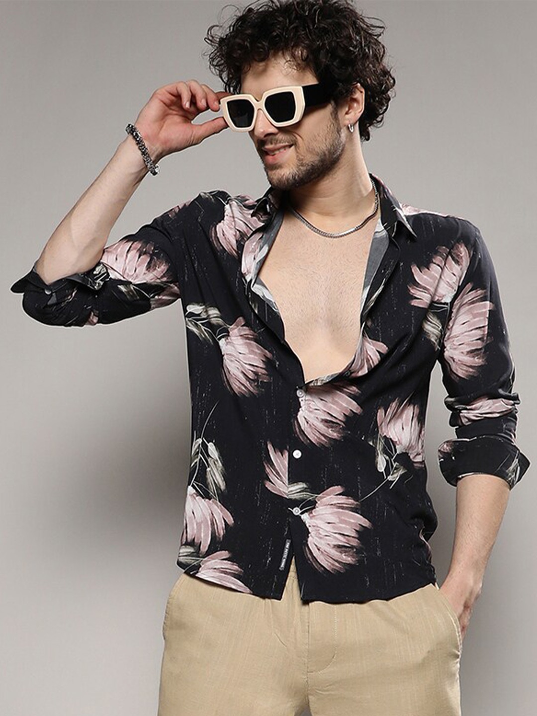 

Campus Sutra Black Classic Floral Printed Casual Shirt