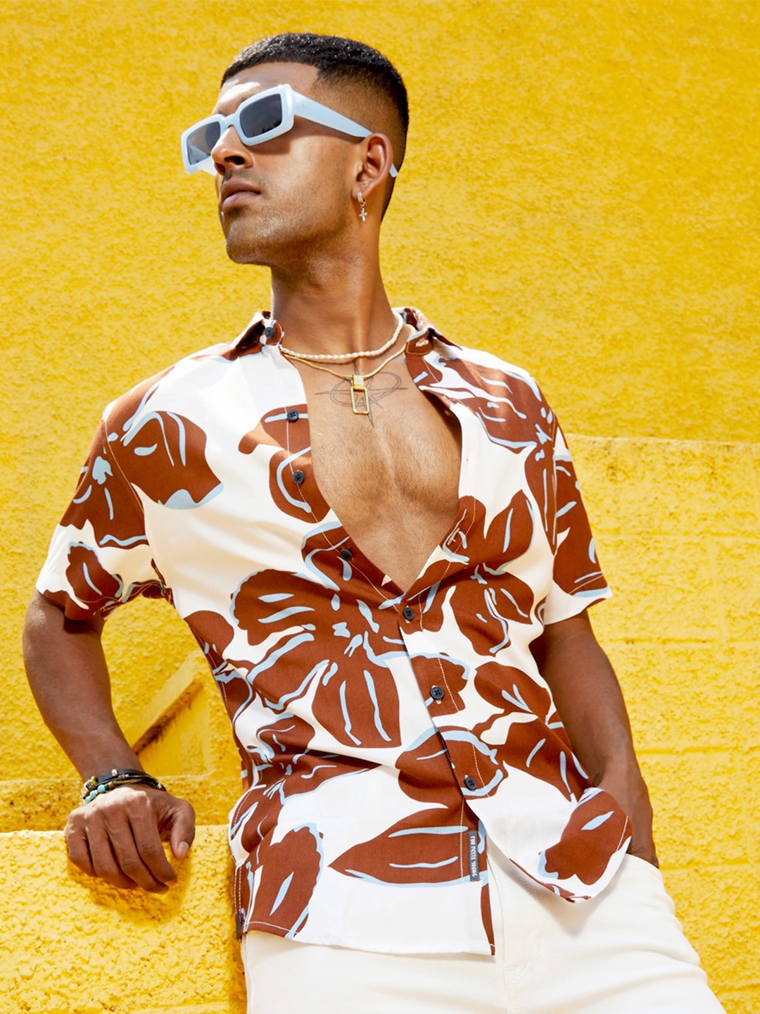 

Campus Sutra White Classic Floral Printed Casual Shirt