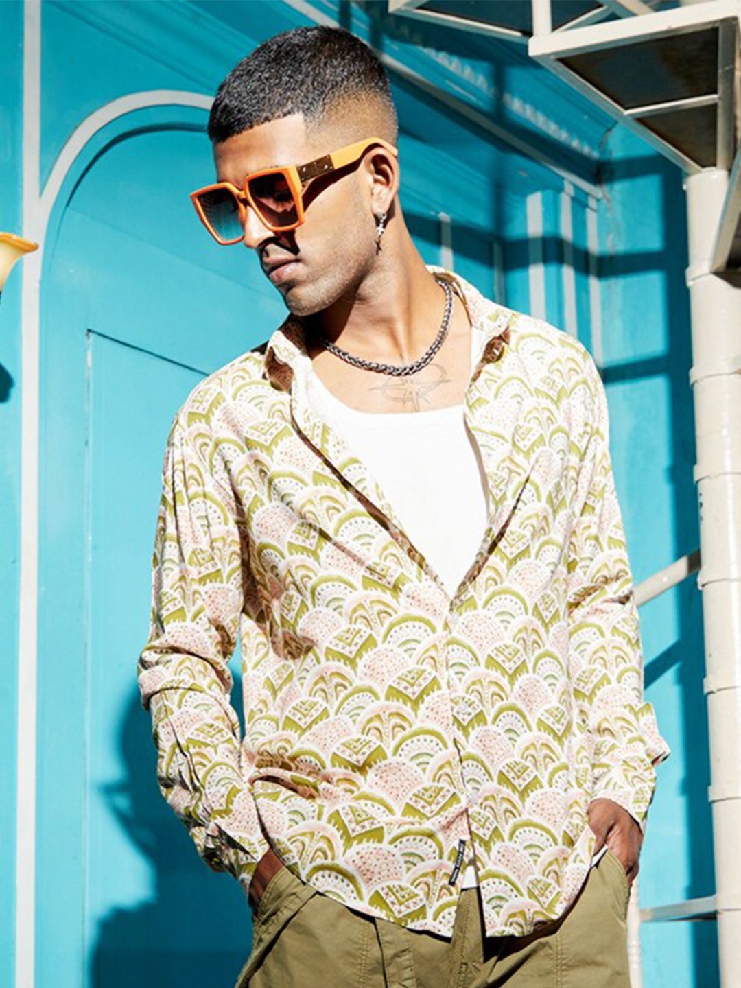 

Campus Sutra Olive Green Floral Printed Classic Casual Shirt